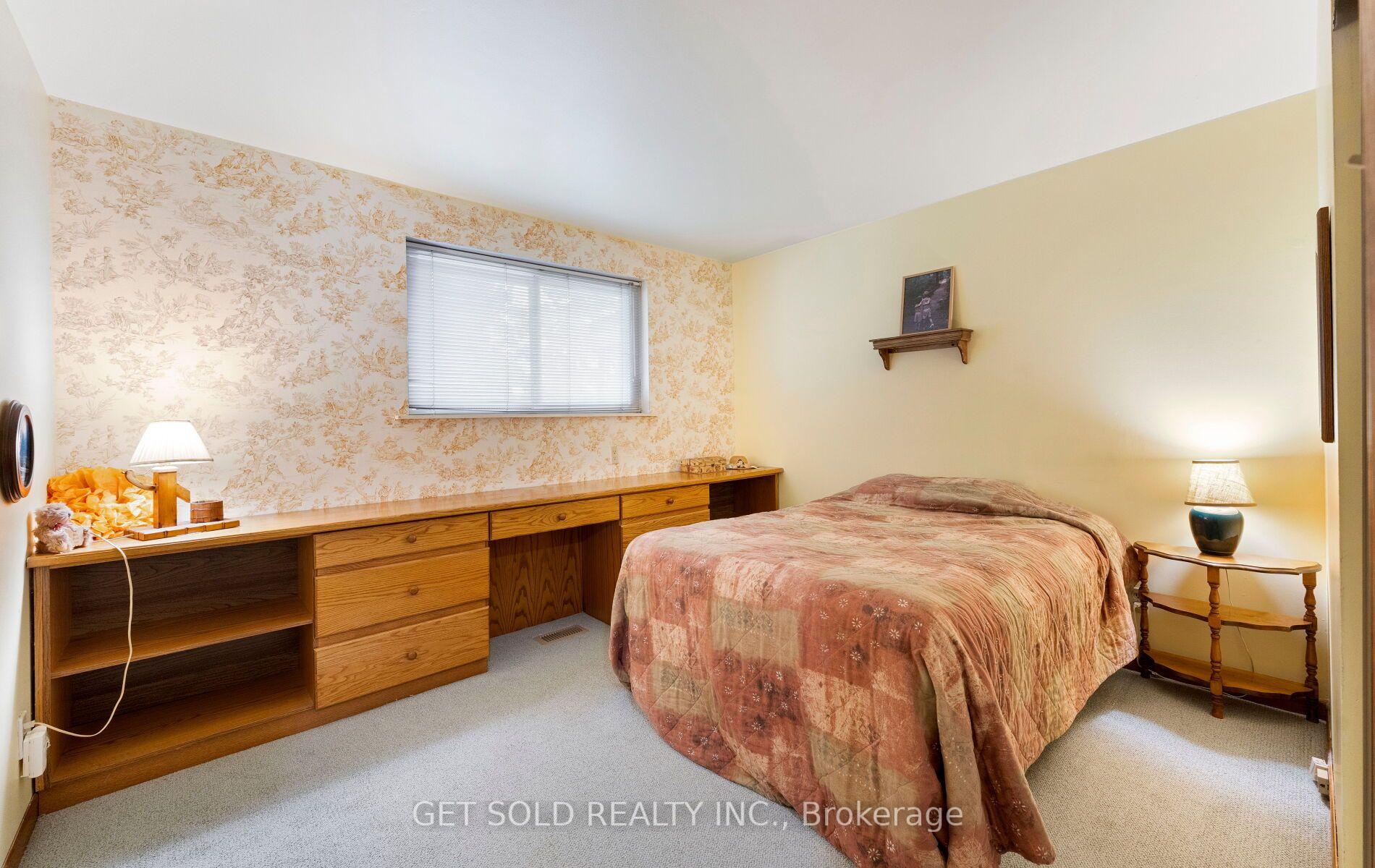 Photo 16 of 22 Almayo Crescent, Etobicoke, West Humber-Clairville — HOMEH