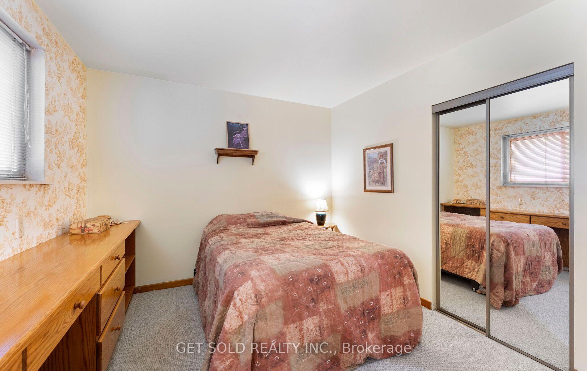 Photo 17 of 22 Almayo Crescent, Etobicoke, West Humber-Clairville — HOMEH