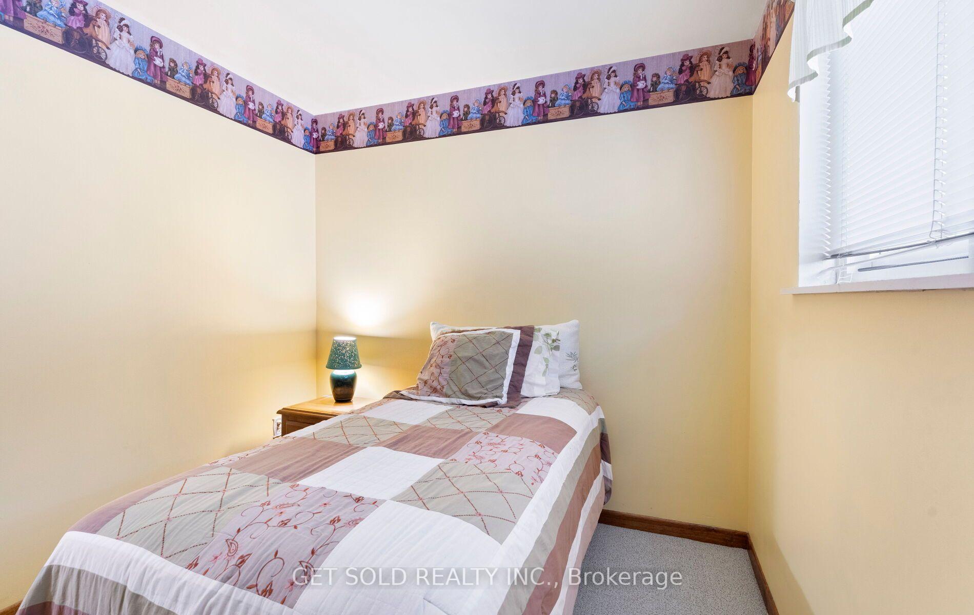 Photo 23 of 22 Almayo Crescent, Etobicoke, West Humber-Clairville — HOMEH