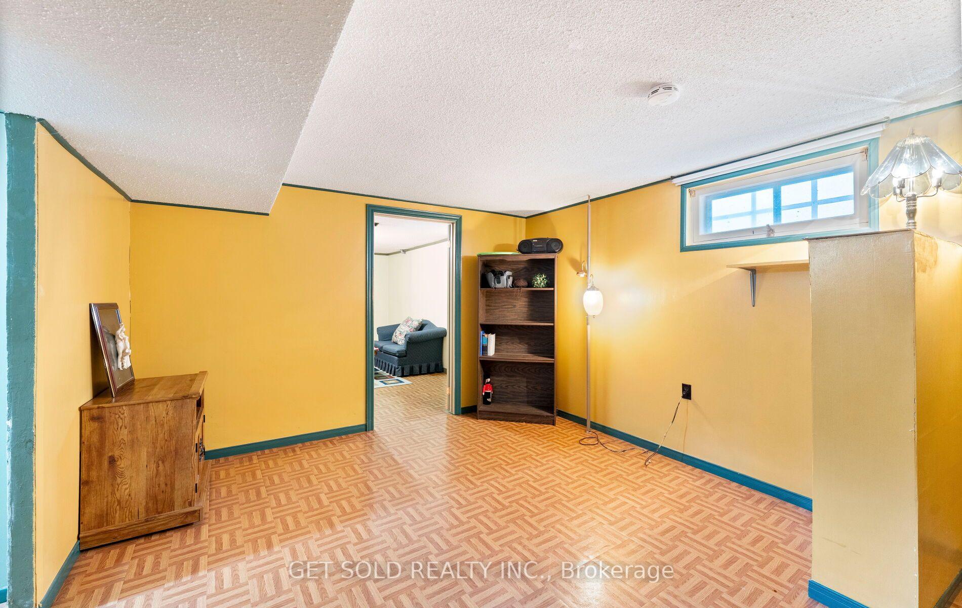Photo 33 of 22 Almayo Crescent, Etobicoke, West Humber-Clairville — HOMEH