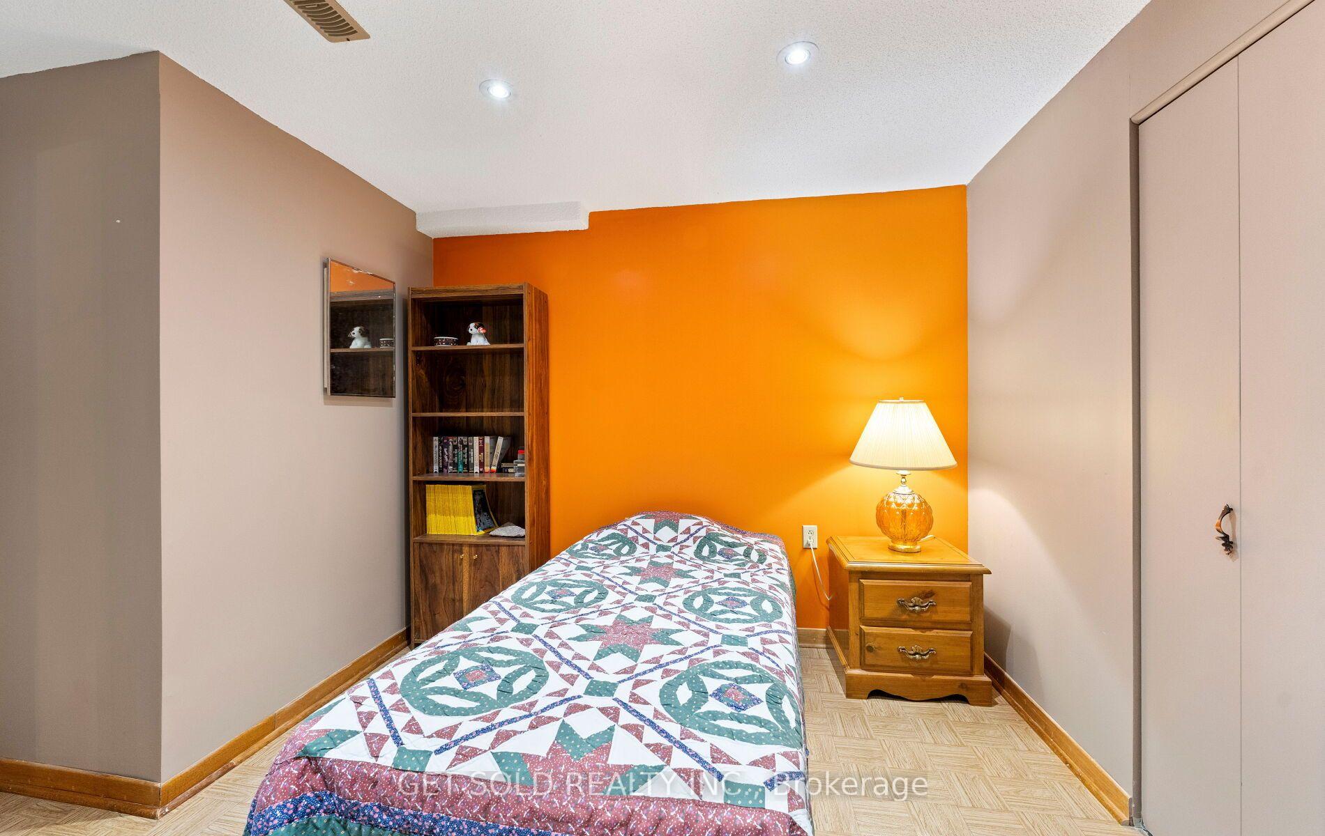 Photo 38 of 22 Almayo Crescent, Etobicoke, West Humber-Clairville — HOMEH