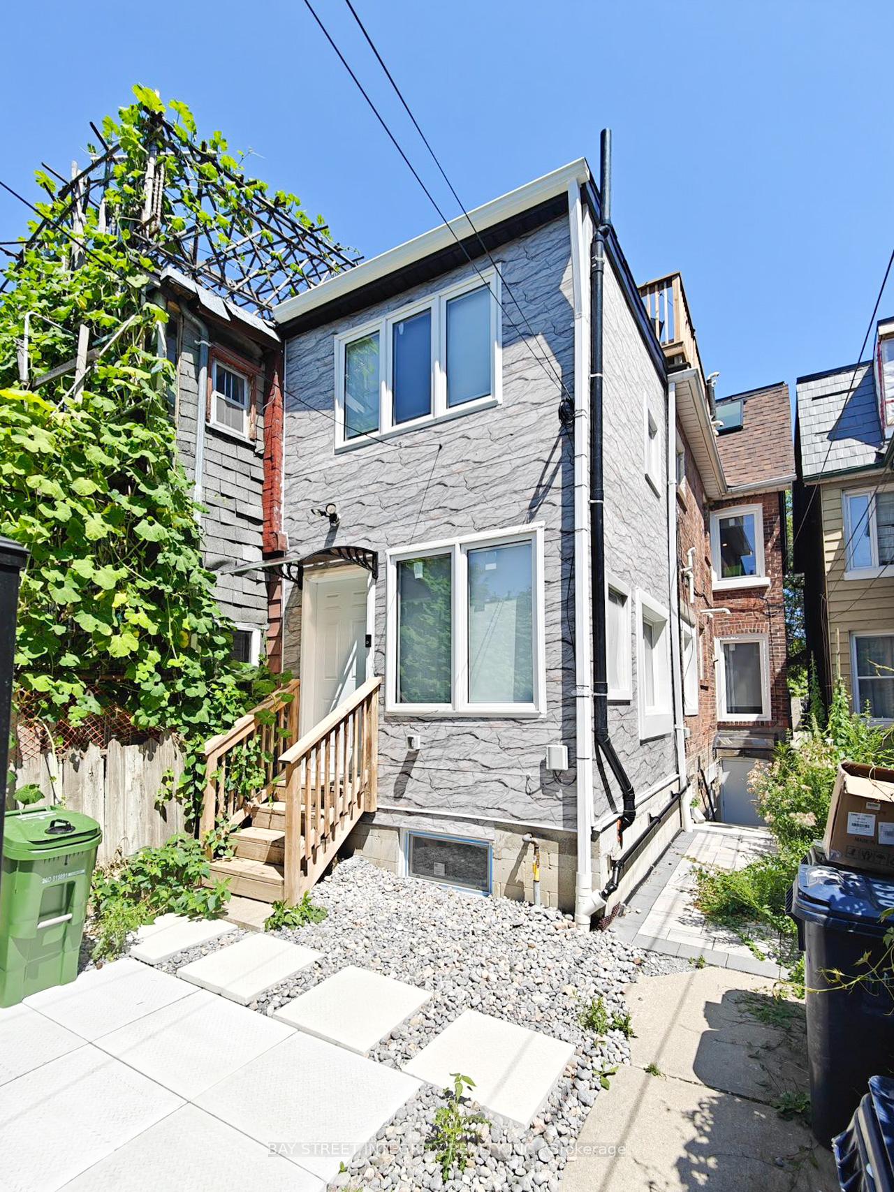 Photo 2 of Unit Lower, 598 Crawford Street, Toronto, Palmerston-Little Italy — HOMEH