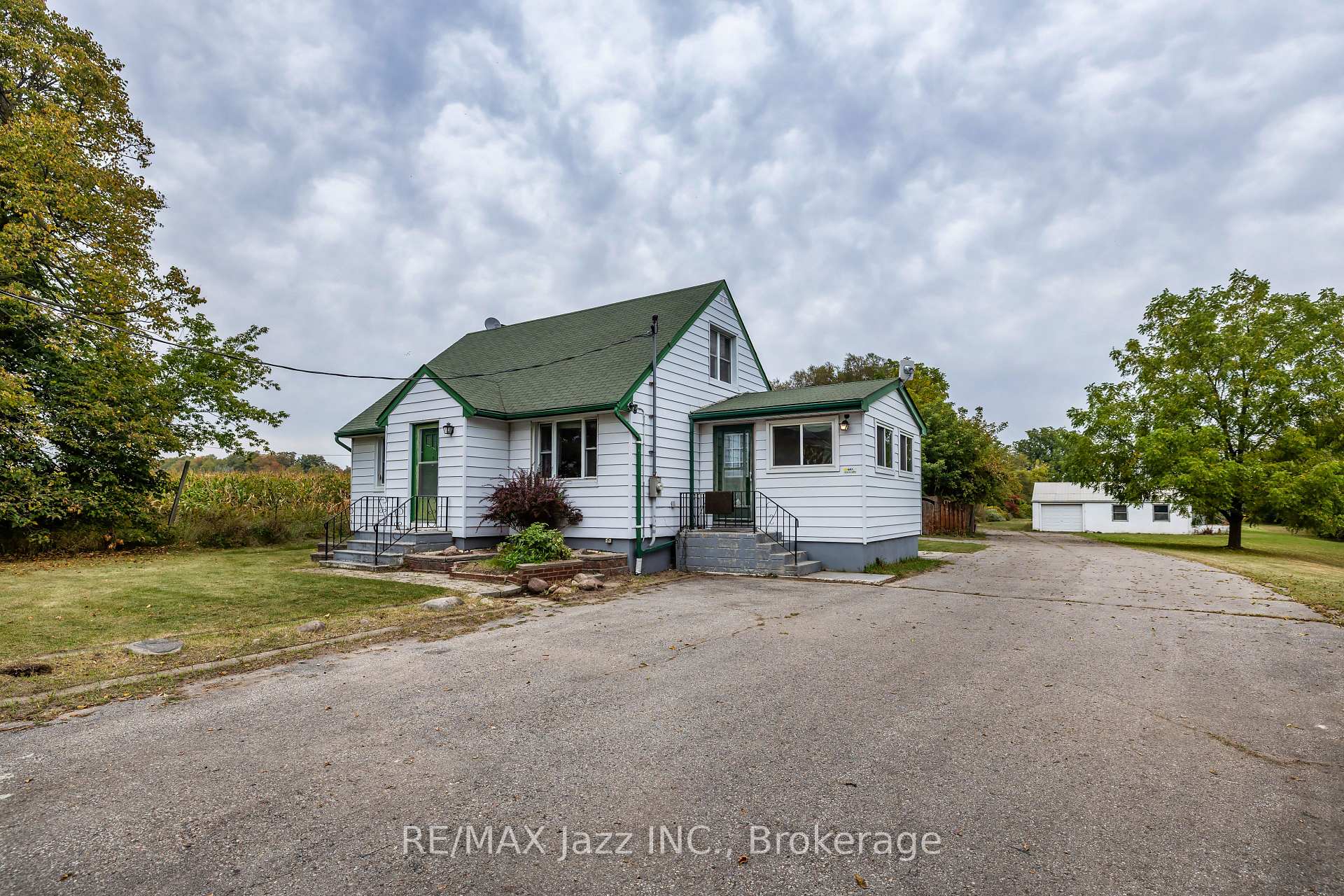 Photo of 1585 Townline Road N