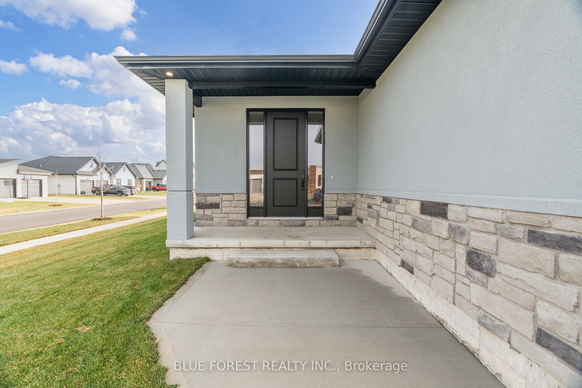 Photo 3 of 303 Nancy Street, Dutton/Dunwich, Rural Dutton/Dunwich — HOMEH