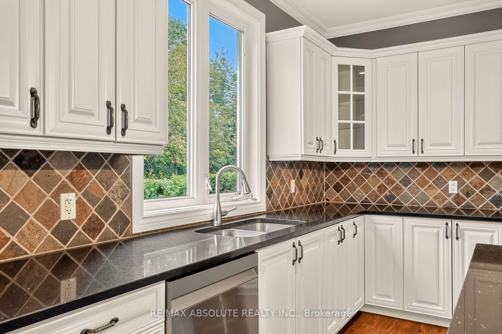 Photo 17 of 229 Marjan Crescent, Ottawa, Barrhaven - Hearts Desire — HOMEH