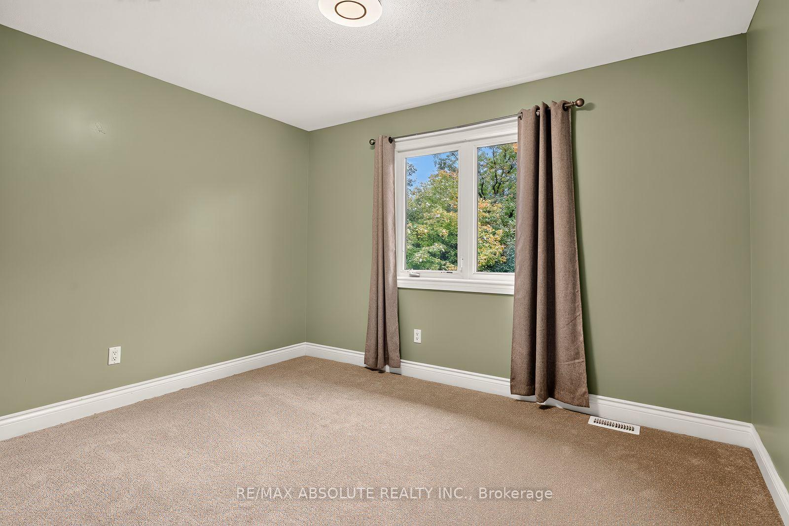 Photo 33 of 229 Marjan Crescent, Ottawa, Barrhaven - Hearts Desire — HOMEH