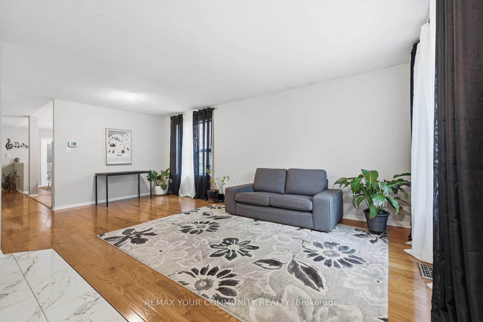 Photo 2 of 57 Kingsridge Road, Barrie, Bayshore — HOMEH