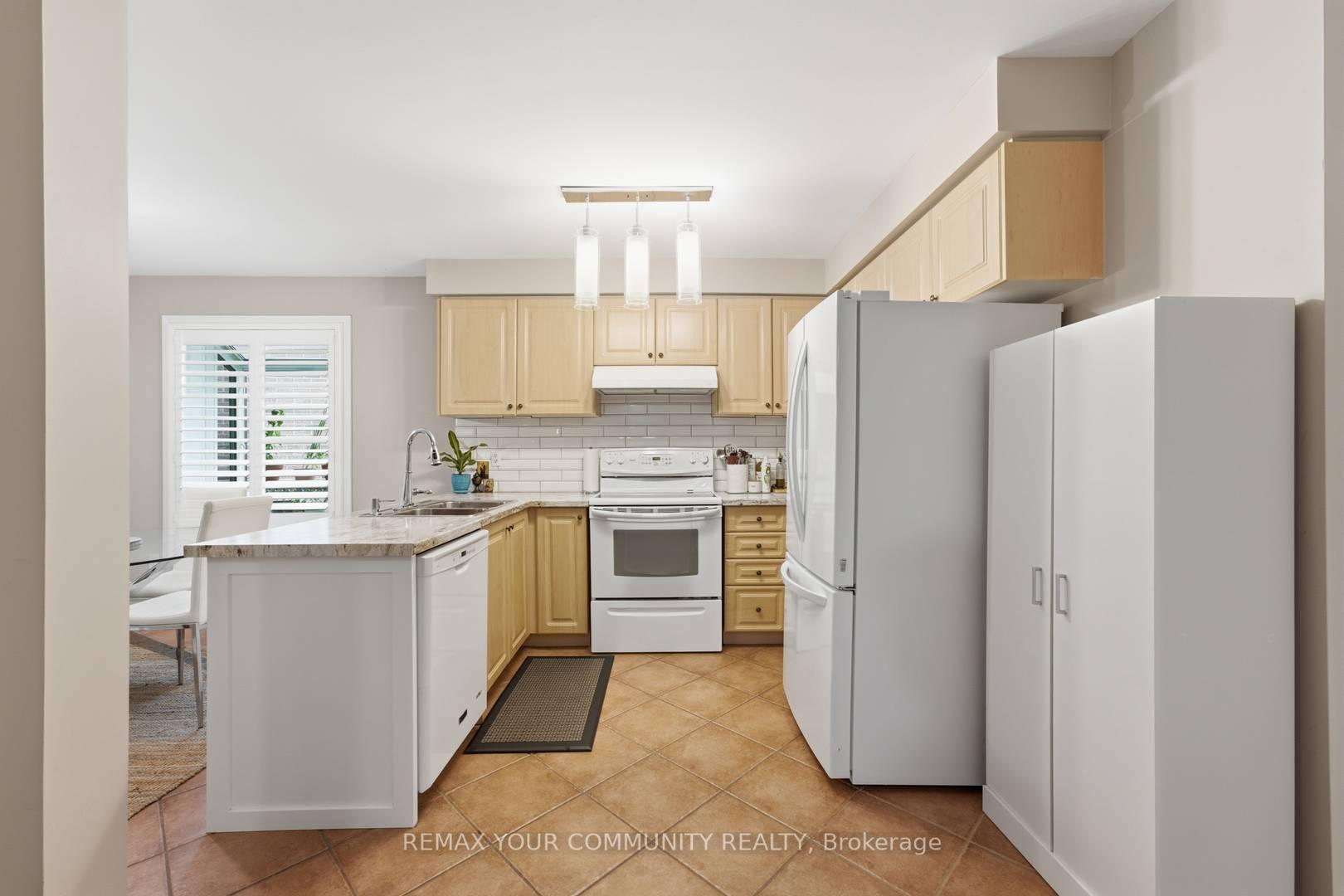 Photo 10 of 57 Kingsridge Road, Barrie, Bayshore — HOMEH