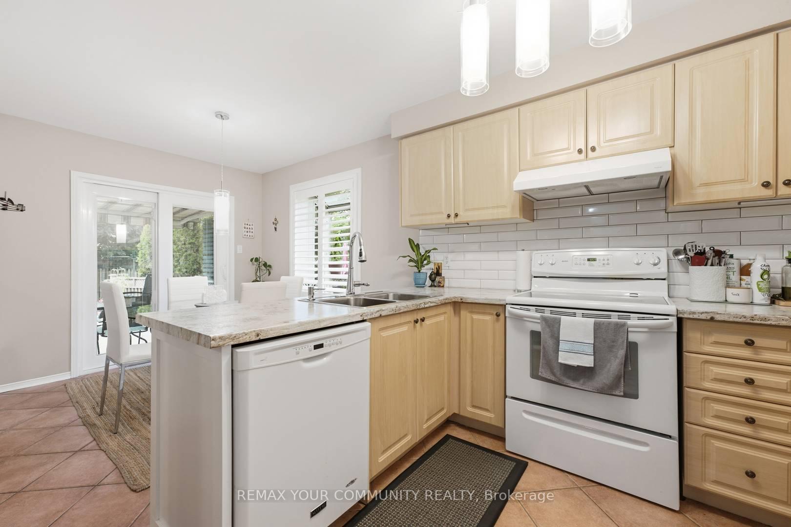 Photo 11 of 57 Kingsridge Road, Barrie, Bayshore — HOMEH