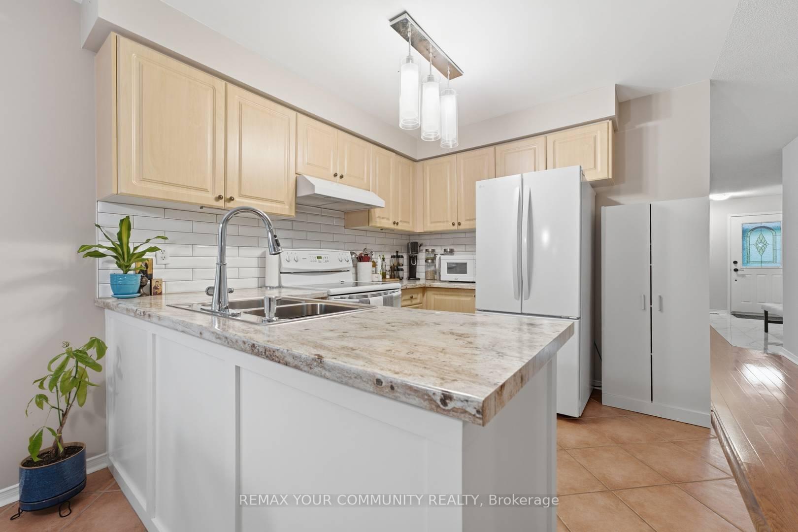 Photo 12 of 57 Kingsridge Road, Barrie, Bayshore — HOMEH