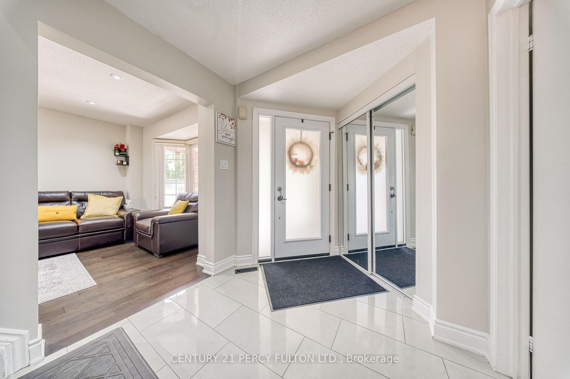 Photo 3 of 46 Hearne Crescent, Ajax, Central — HOMEH
