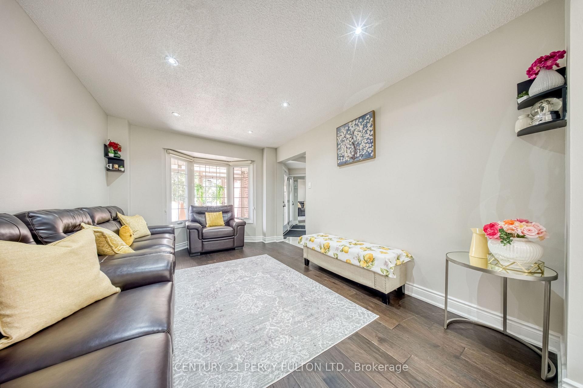 Photo 5 of 46 Hearne Crescent, Ajax, Central — HOMEH