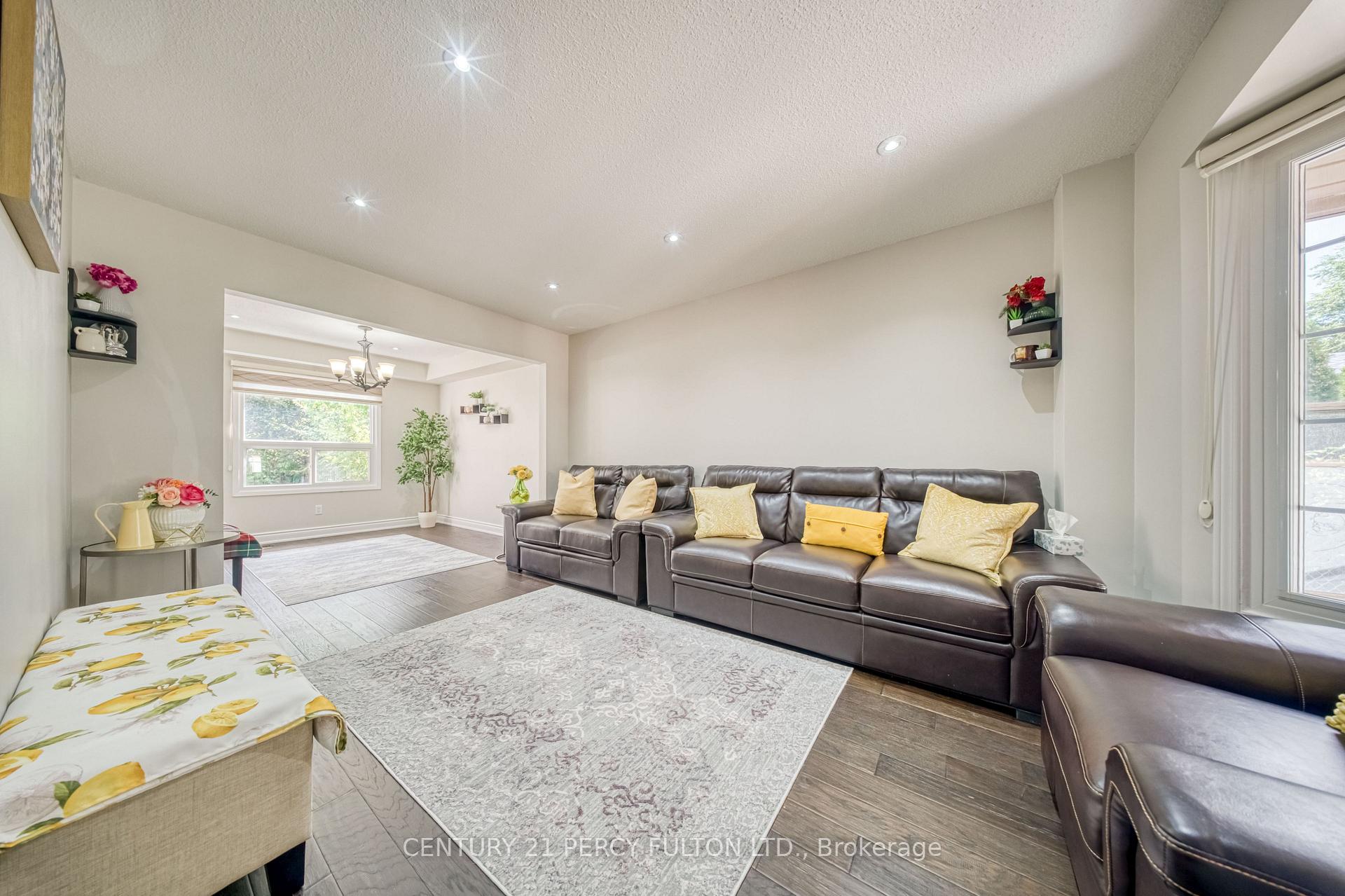 Photo 6 of 46 Hearne Crescent, Ajax, Central — HOMEH