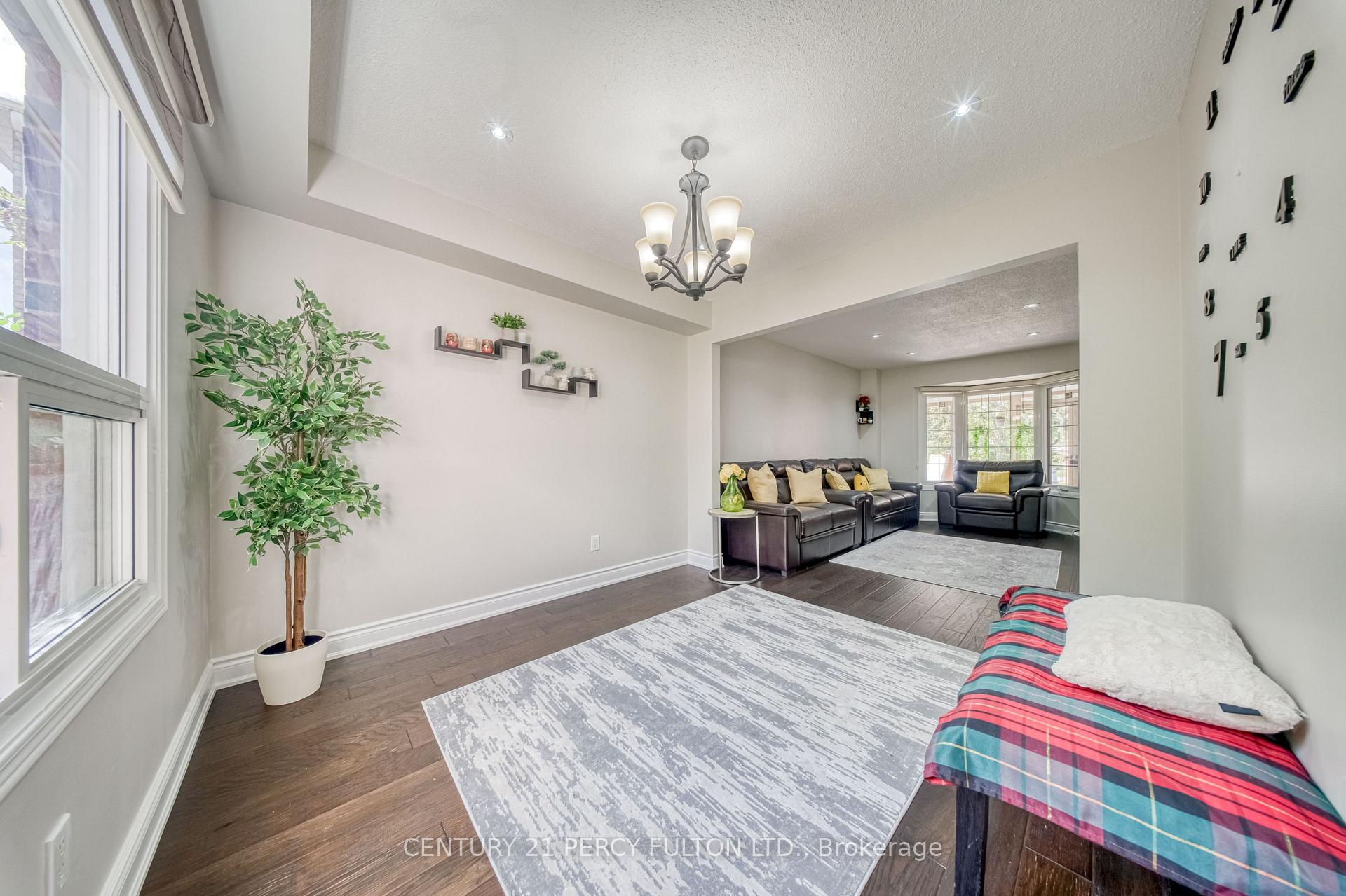 Photo 8 of 46 Hearne Crescent, Ajax, Central — HOMEH