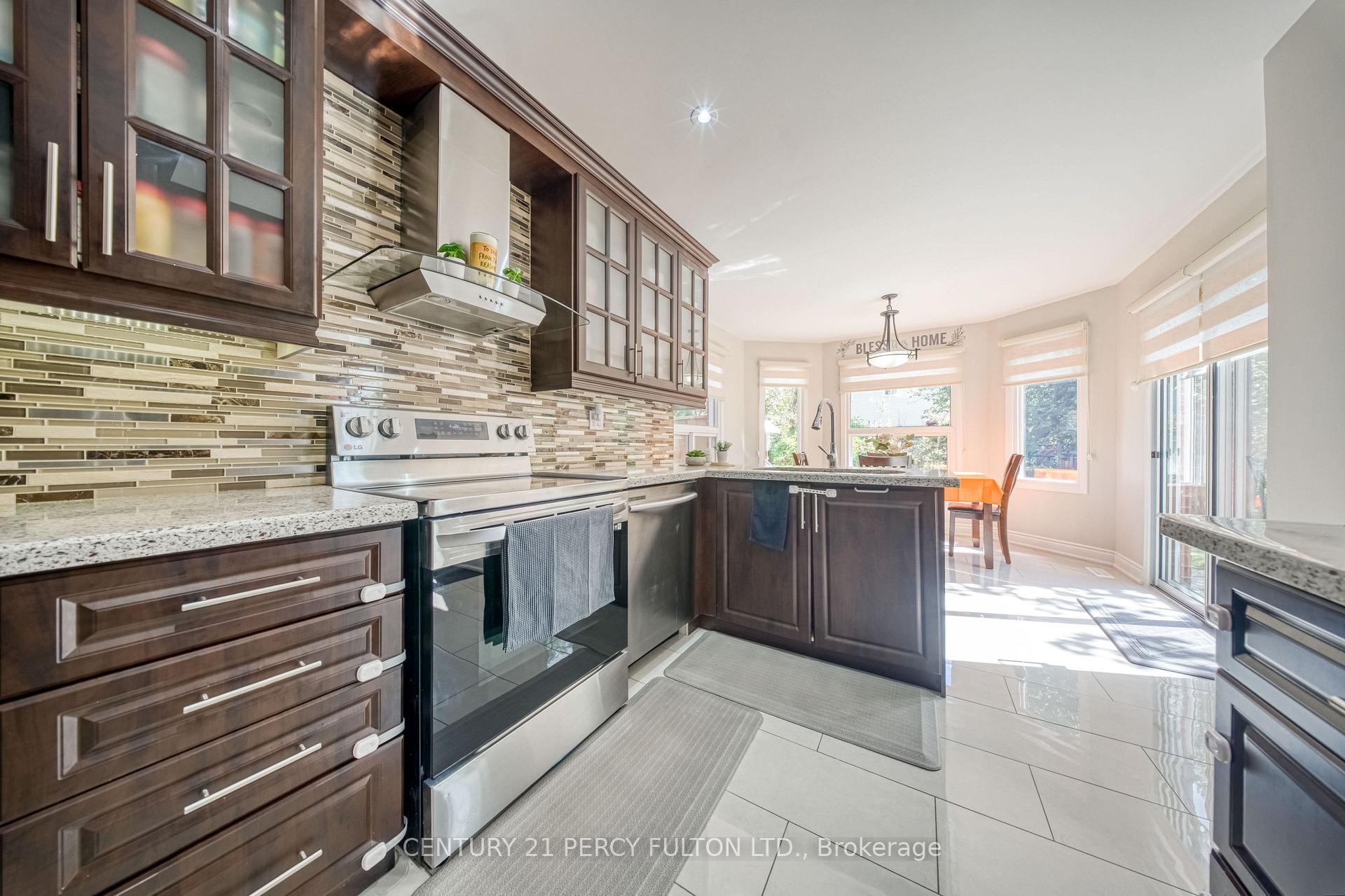 Photo 10 of 46 Hearne Crescent, Ajax, Central — HOMEH