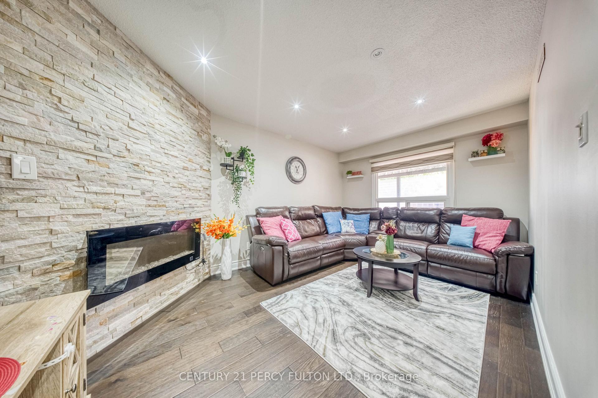 Photo 12 of 46 Hearne Crescent, Ajax, Central — HOMEH