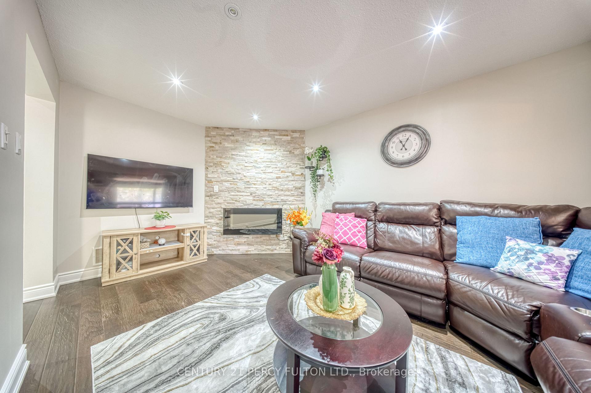 Photo 14 of 46 Hearne Crescent, Ajax, Central — HOMEH