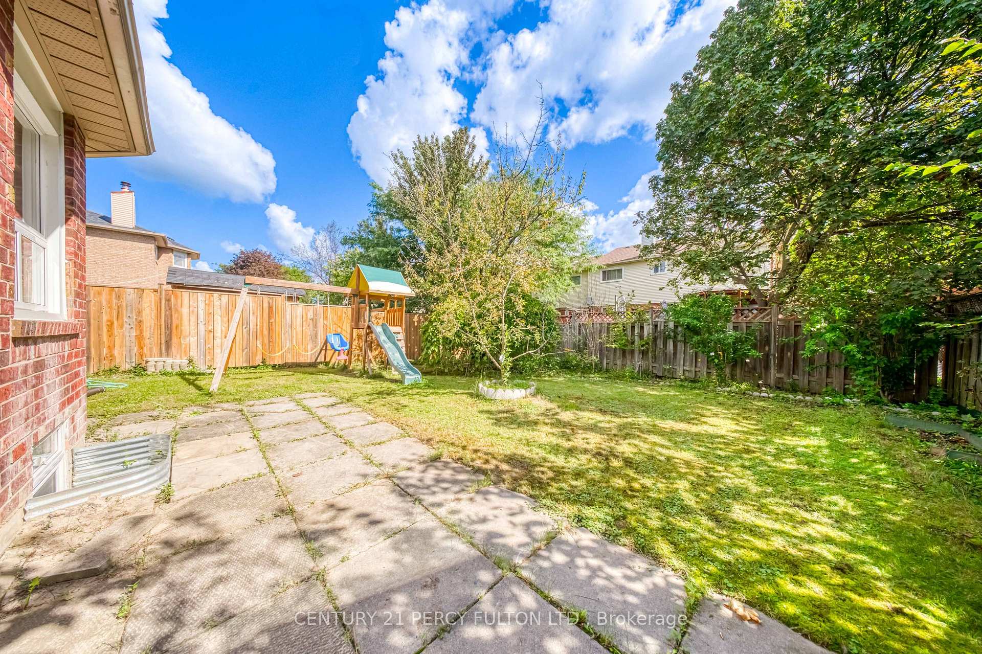 Photo 33 of 46 Hearne Crescent, Ajax, Central — HOMEH