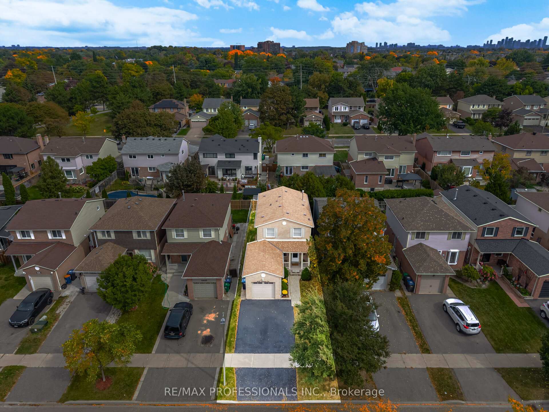 Photo 3 of 6081 Fullerton Crescent, Mississauga, Meadowvale — HOMEH