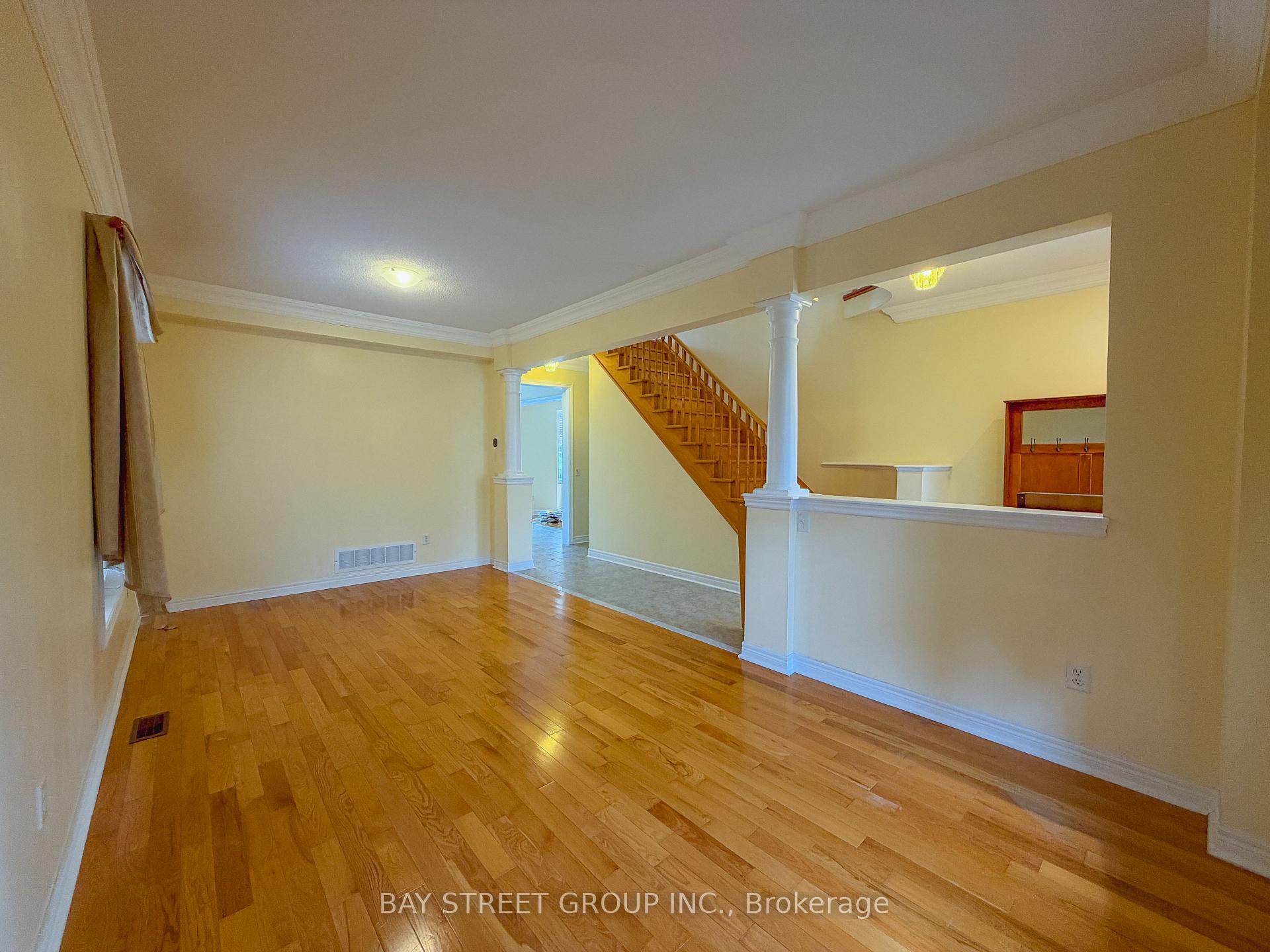 Photo 3 of 30 Emery Hill Boulevard, Markham, Berczy — HOMEH