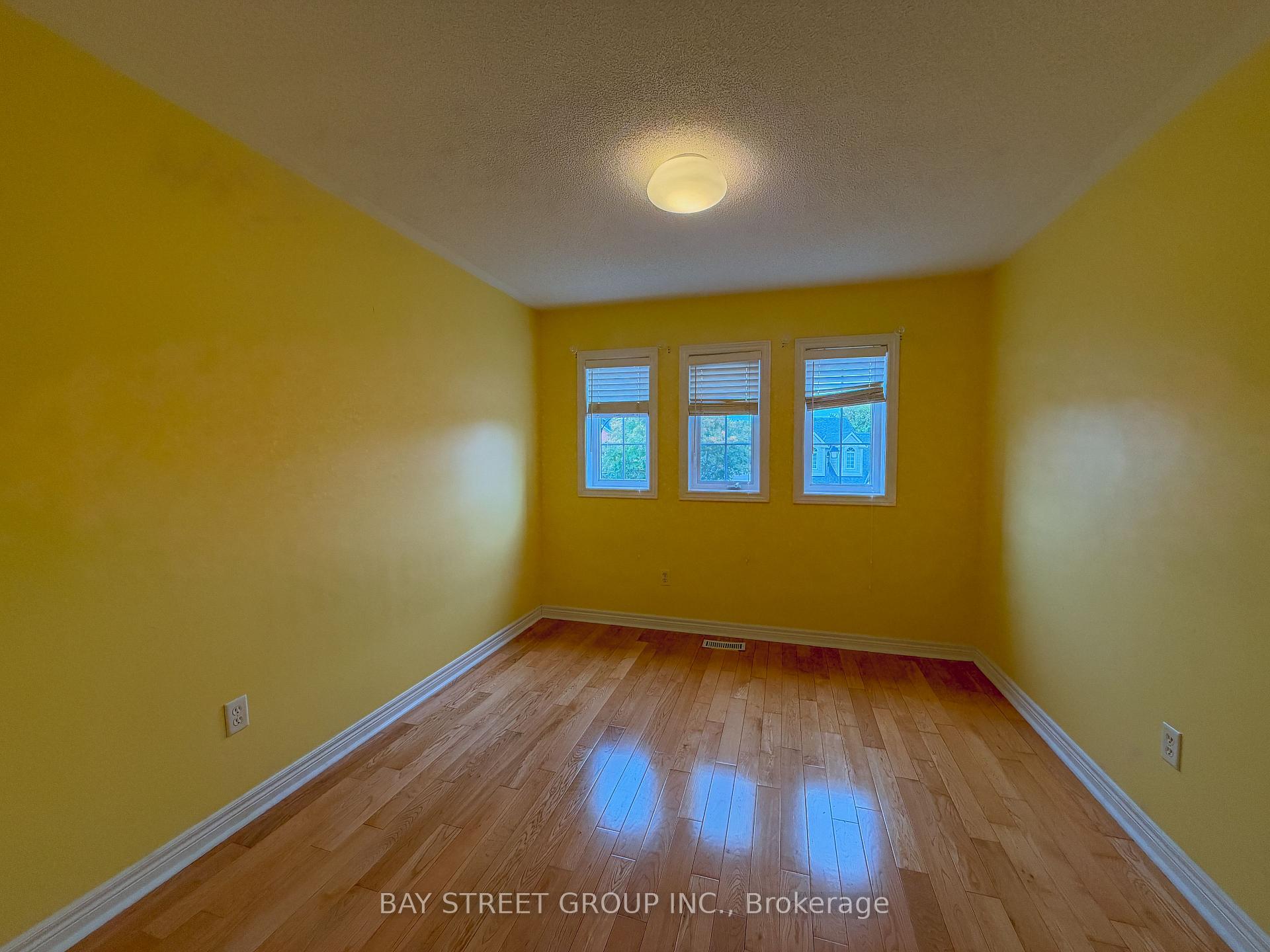 Photo 7 of 30 Emery Hill Boulevard, Markham, Berczy — HOMEH