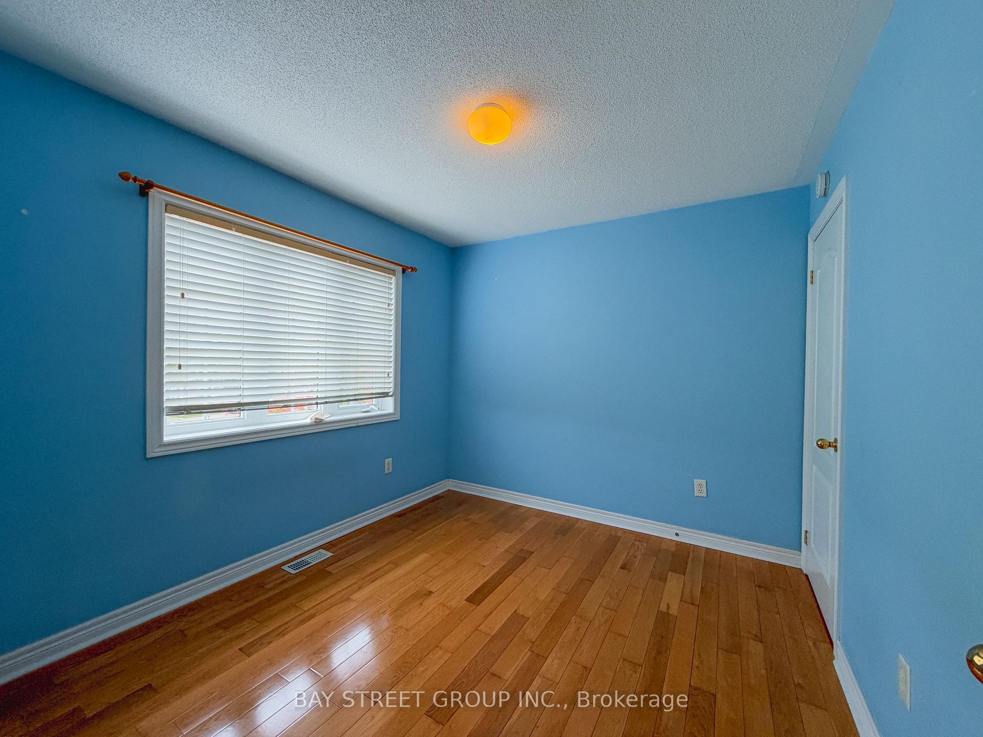 Photo 10 of 30 Emery Hill Boulevard, Markham, Berczy — HOMEH
