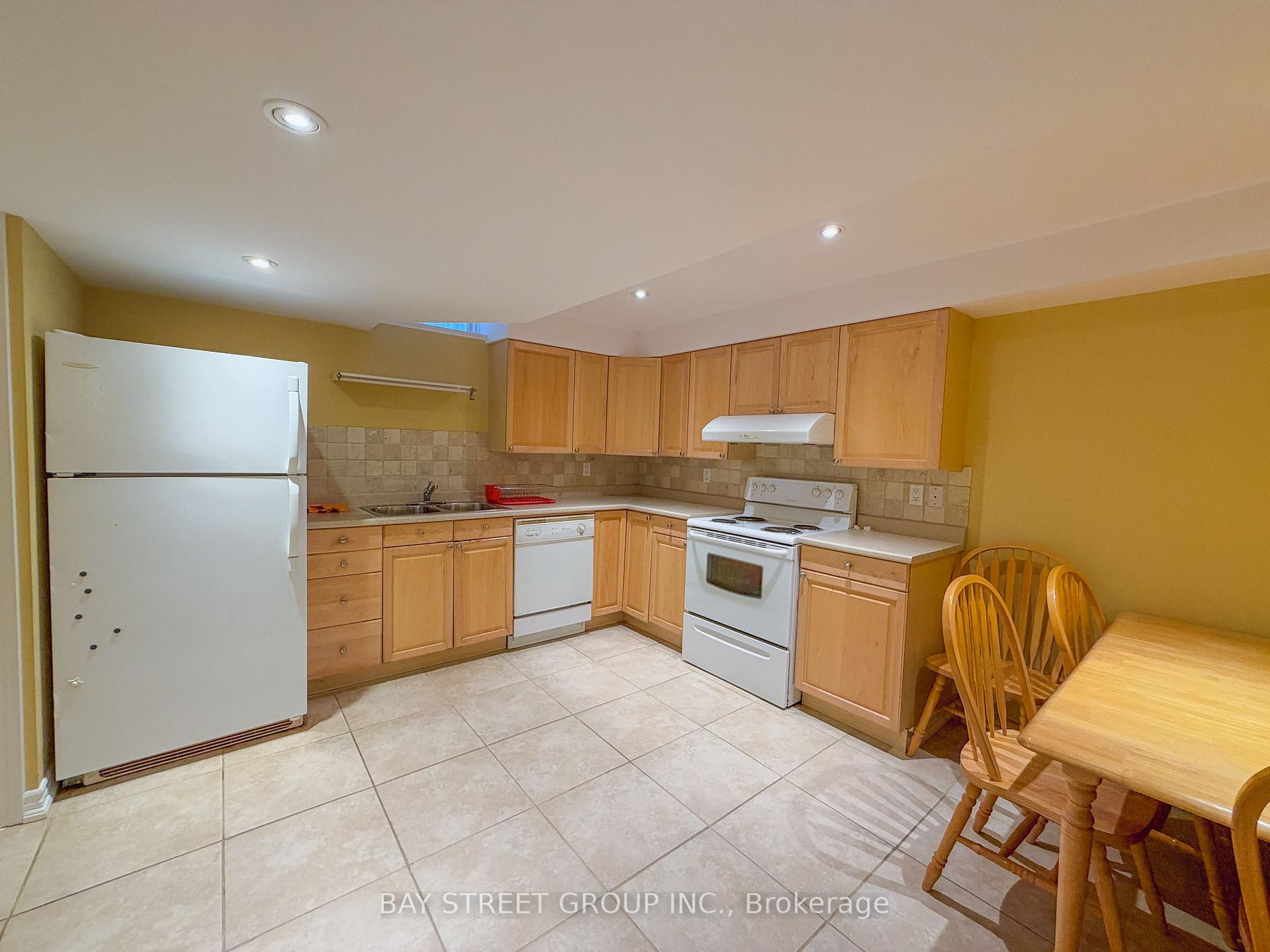 Photo 11 of 30 Emery Hill Boulevard, Markham, Berczy — HOMEH