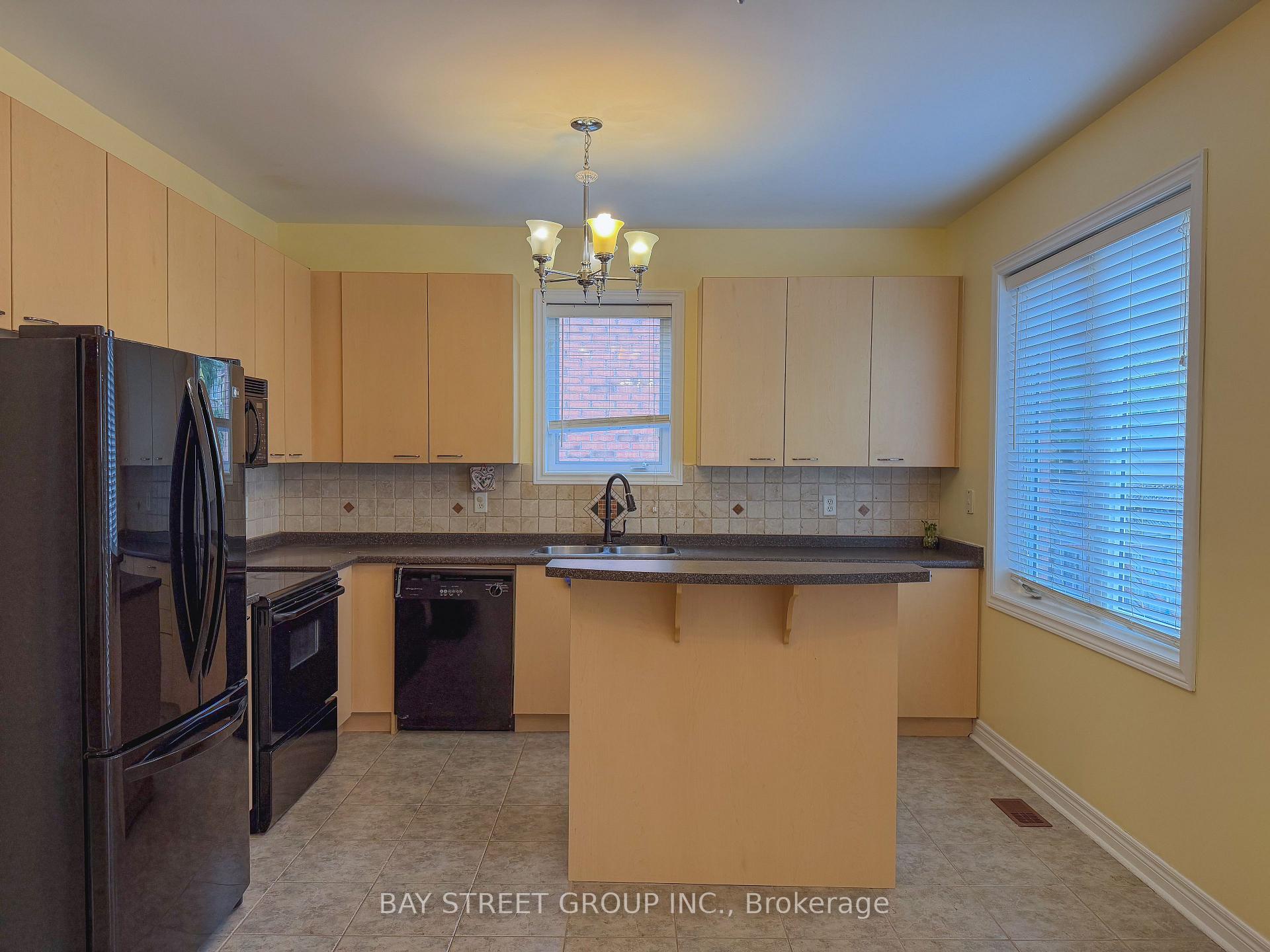 Photo 6 of 30 Emery Hill Boulevard, Markham, Berczy — HOMEH