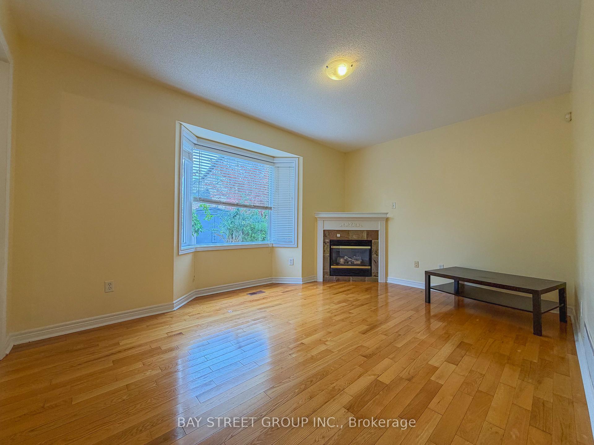 Photo 8 of 30 Emery Hill Boulevard, Markham, Berczy — HOMEH