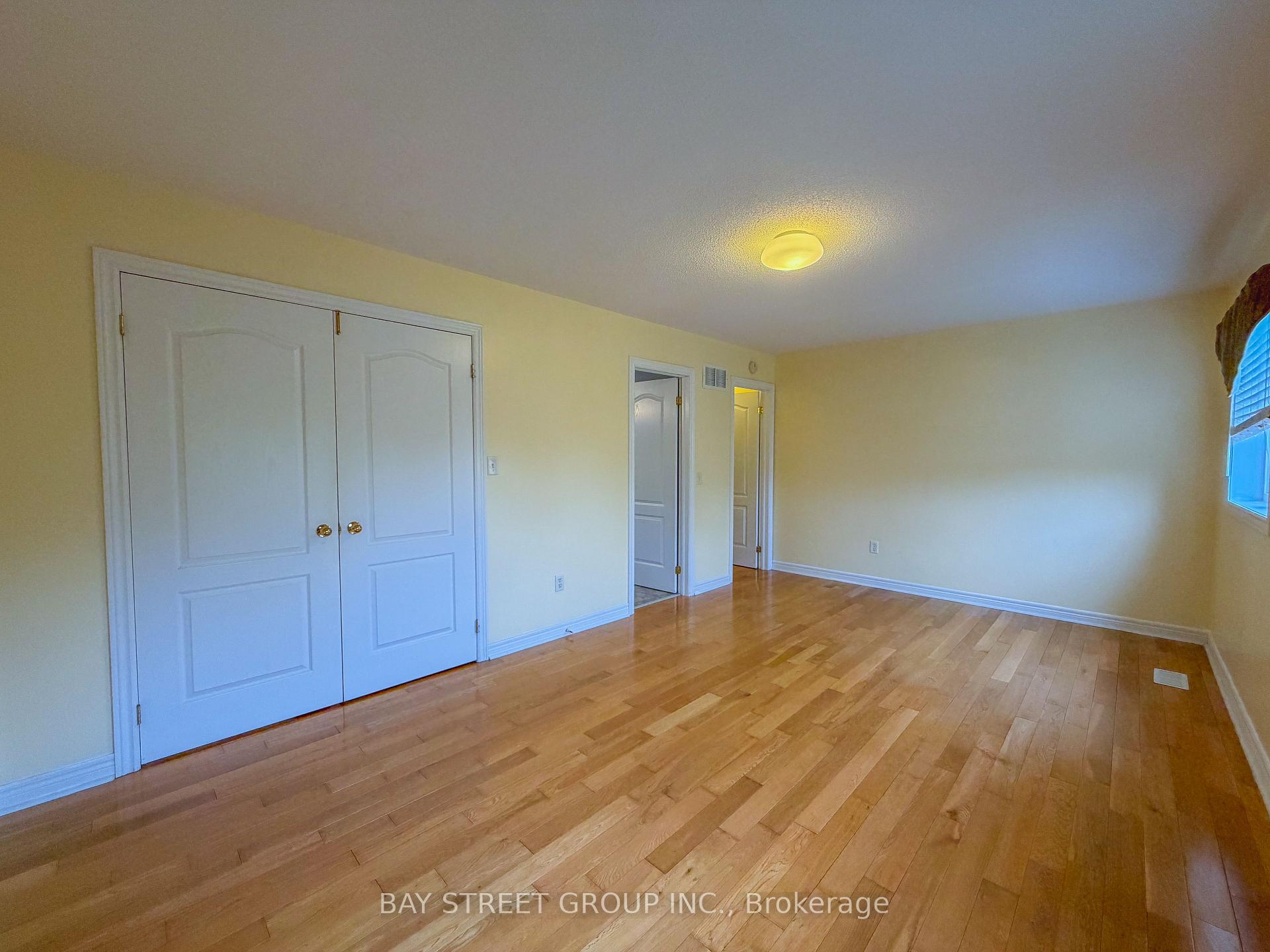 Photo 12 of 30 Emery Hill Boulevard, Markham, Berczy — HOMEH