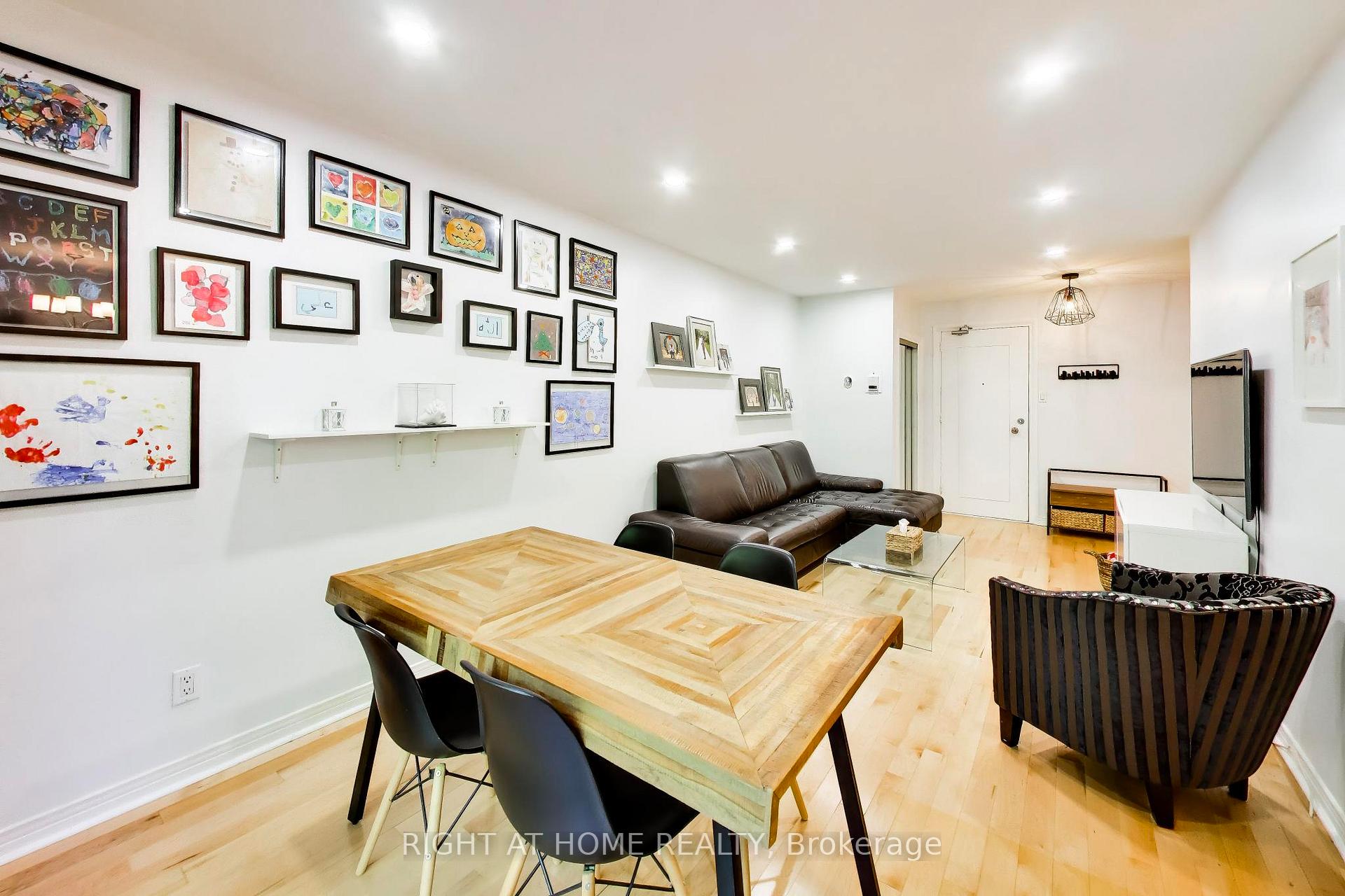 Photo 5 of Unit 3, 46 Three Valleys Drive, North York, Parkwoods-Donalda — HOMEH