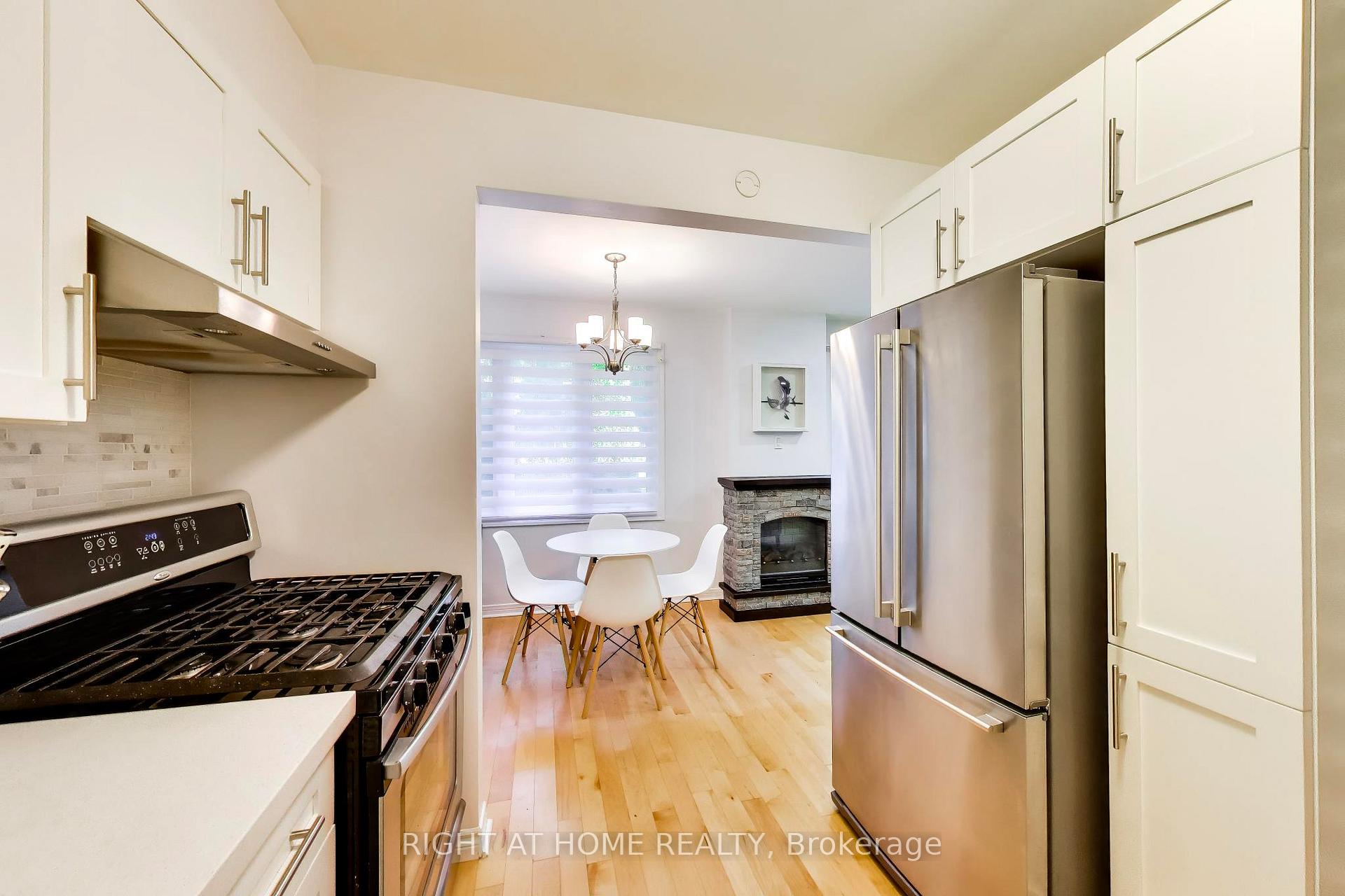 Photo 8 of Unit 3, 46 Three Valleys Drive, North York, Parkwoods-Donalda — HOMEH
