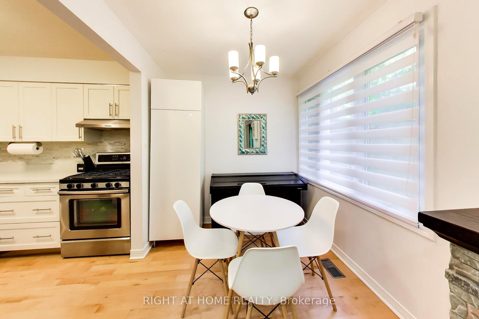 Photo 11 of Unit 3, 46 Three Valleys Drive, North York, Parkwoods-Donalda — HOMEH