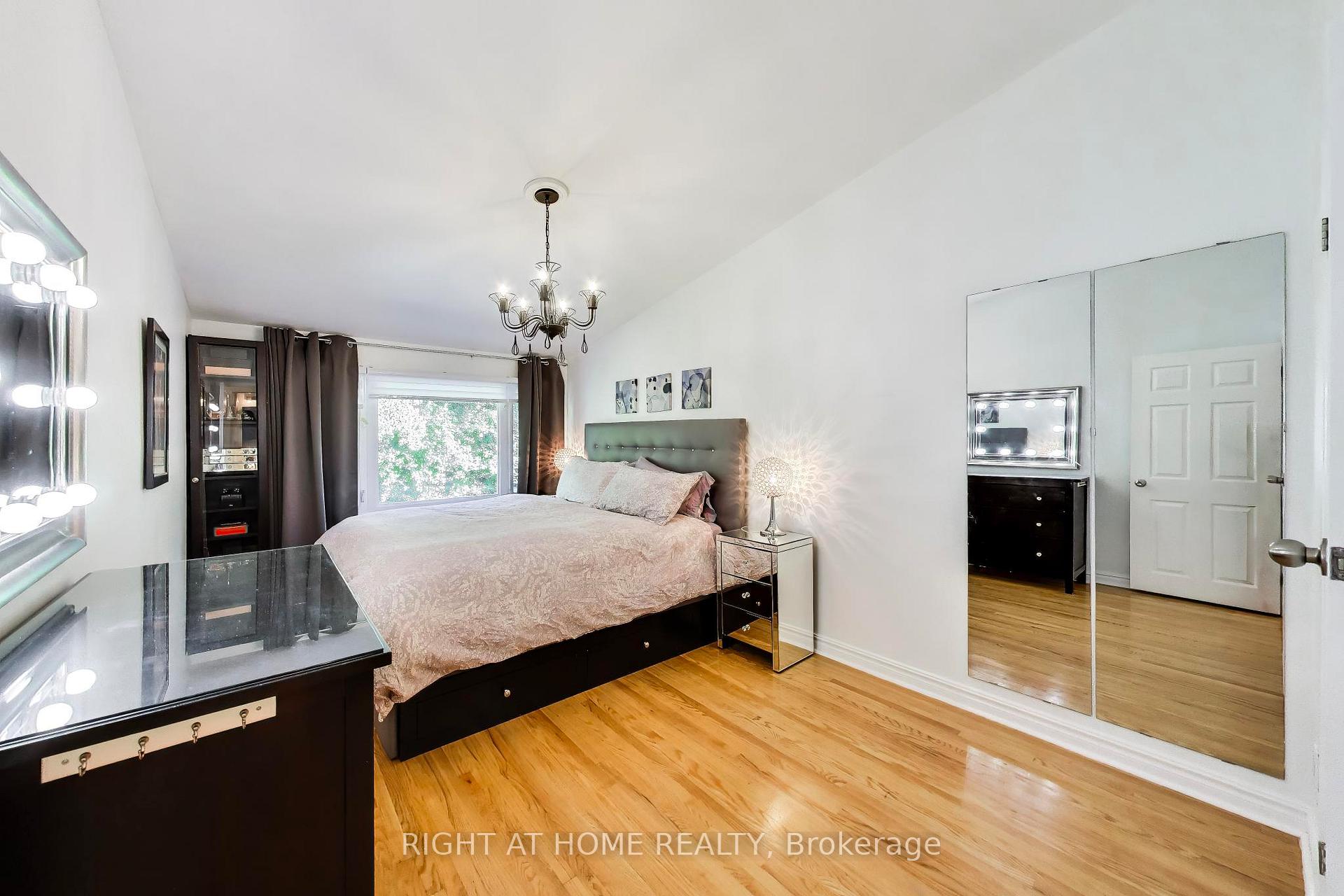 Photo 13 of Unit 3, 46 Three Valleys Drive, North York, Parkwoods-Donalda — HOMEH