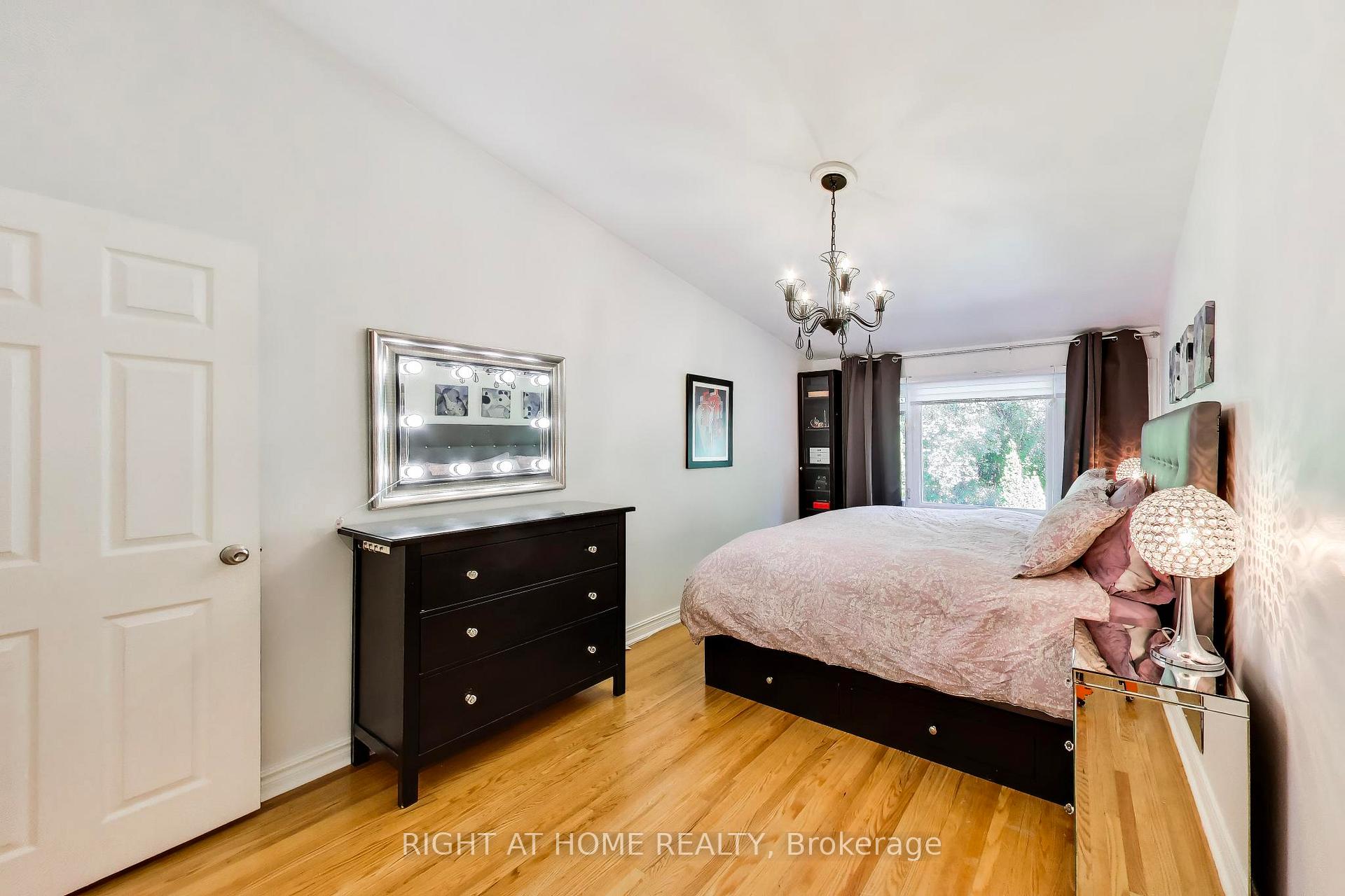 Photo 15 of Unit 3, 46 Three Valleys Drive, North York, Parkwoods-Donalda — HOMEH