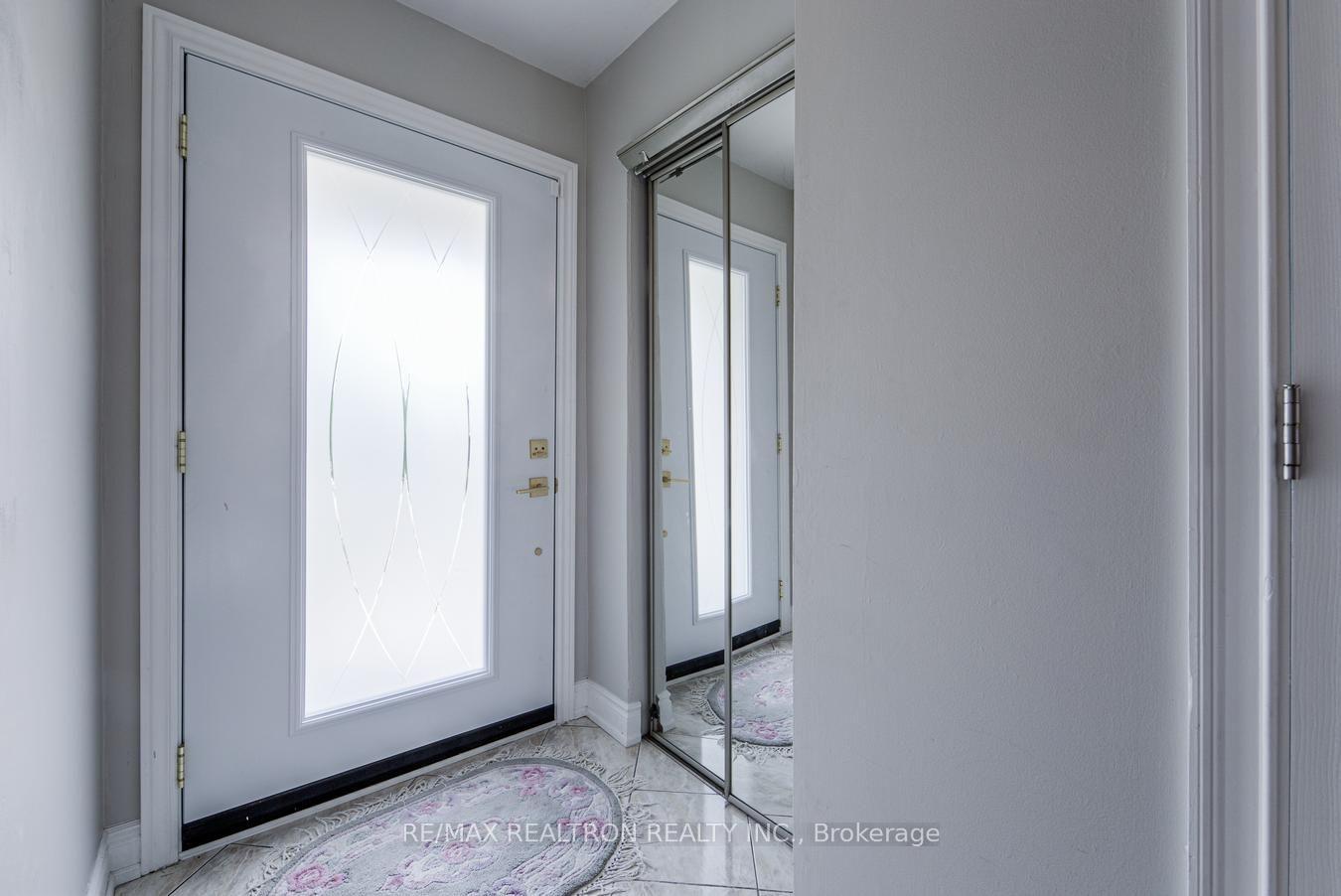 Photo 4 of 7384 Sills Road, Mississauga, Malton — HOMEH