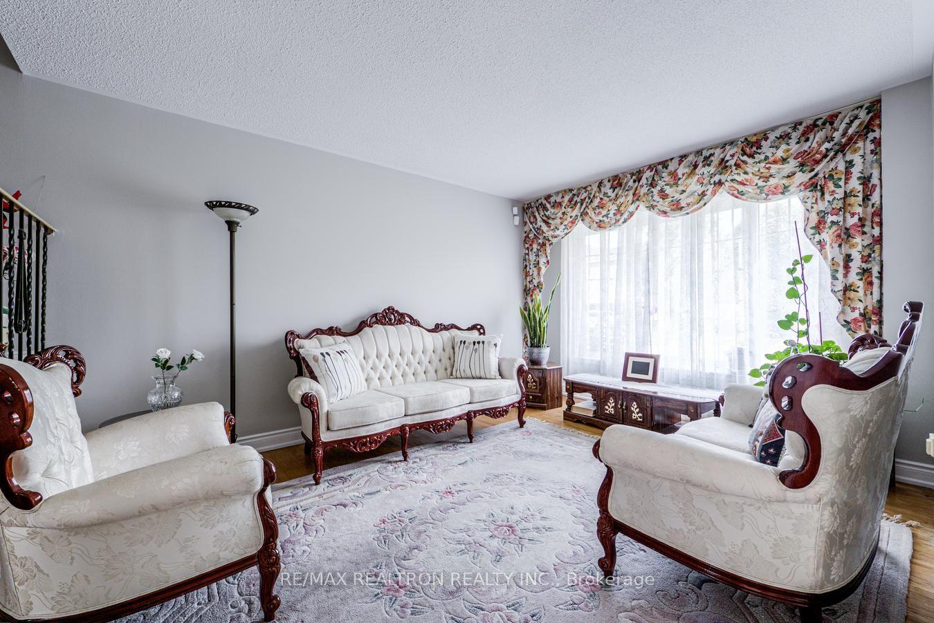 Photo 6 of 7384 Sills Road, Mississauga, Malton — HOMEH