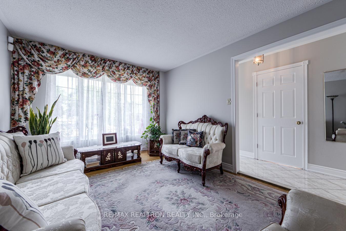 Photo 7 of 7384 Sills Road, Mississauga, Malton — HOMEH