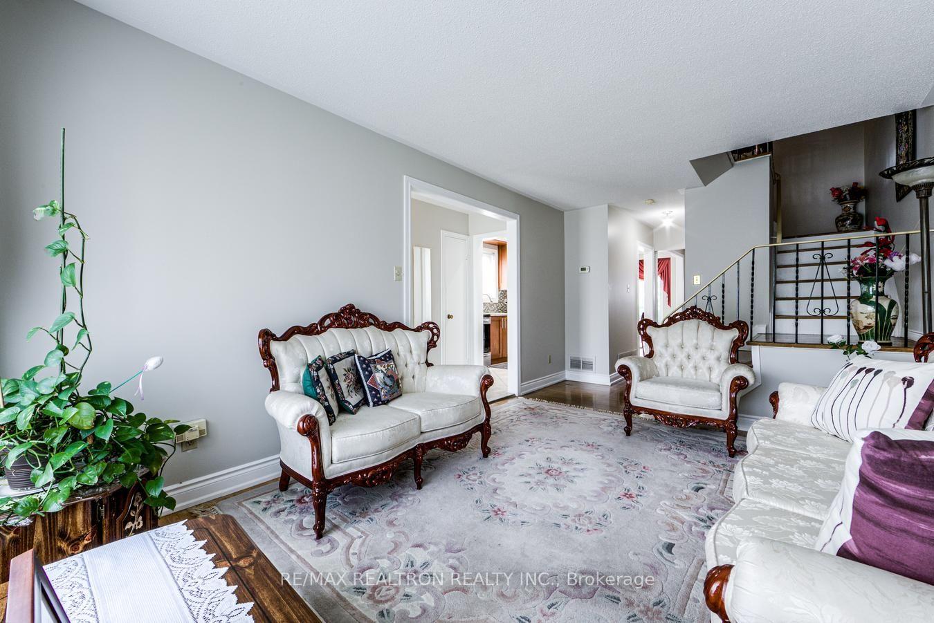 Photo 9 of 7384 Sills Road, Mississauga, Malton — HOMEH