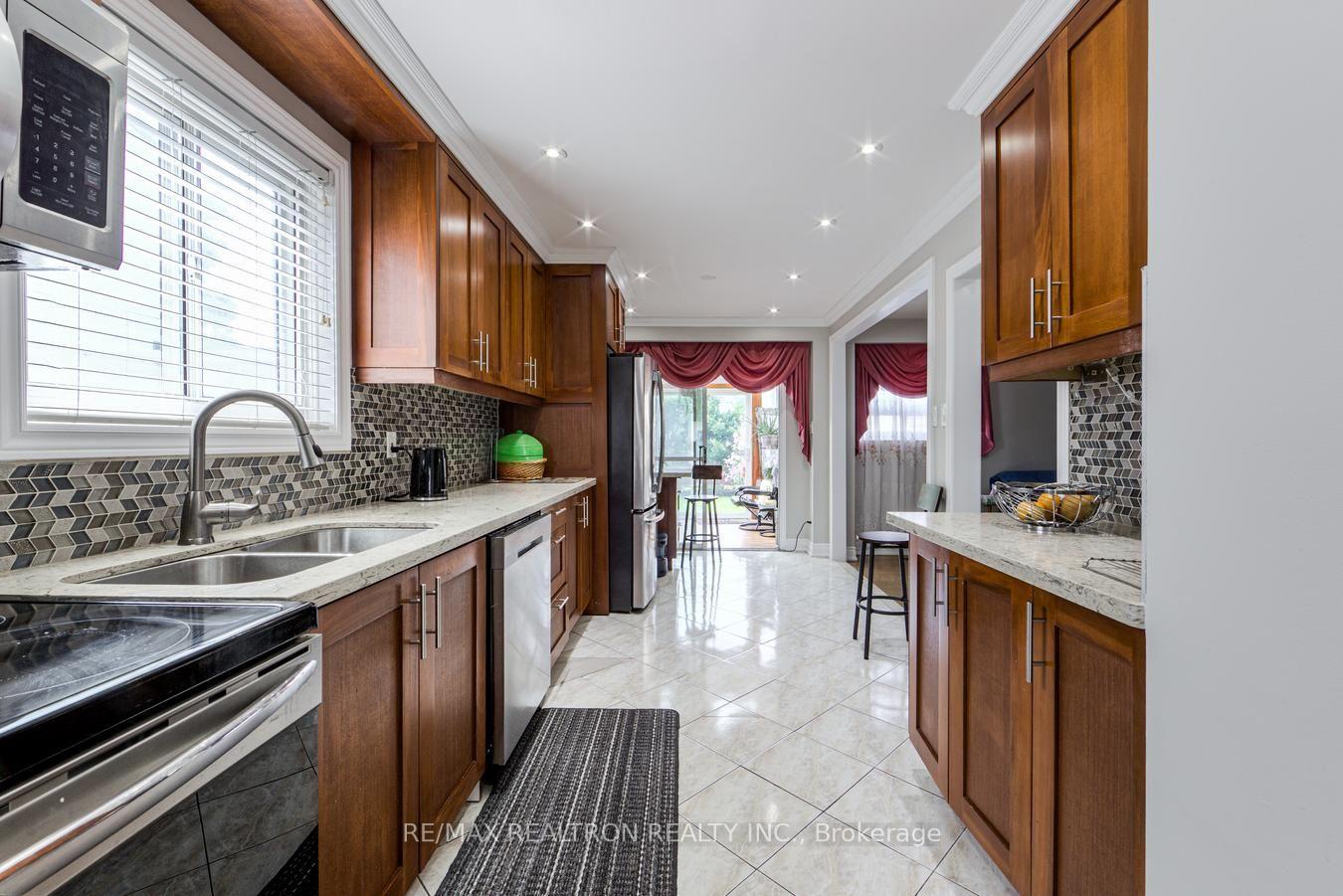 Photo 11 of 7384 Sills Road, Mississauga, Malton — HOMEH