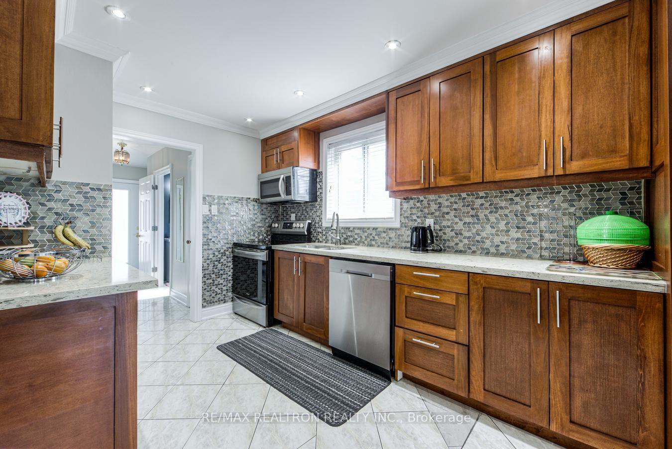 Photo 12 of 7384 Sills Road, Mississauga, Malton — HOMEH