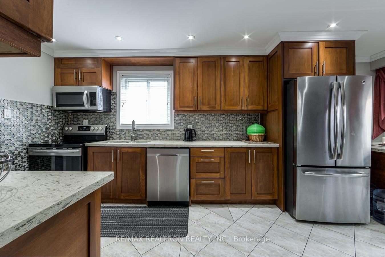 Photo 13 of 7384 Sills Road, Mississauga, Malton — HOMEH