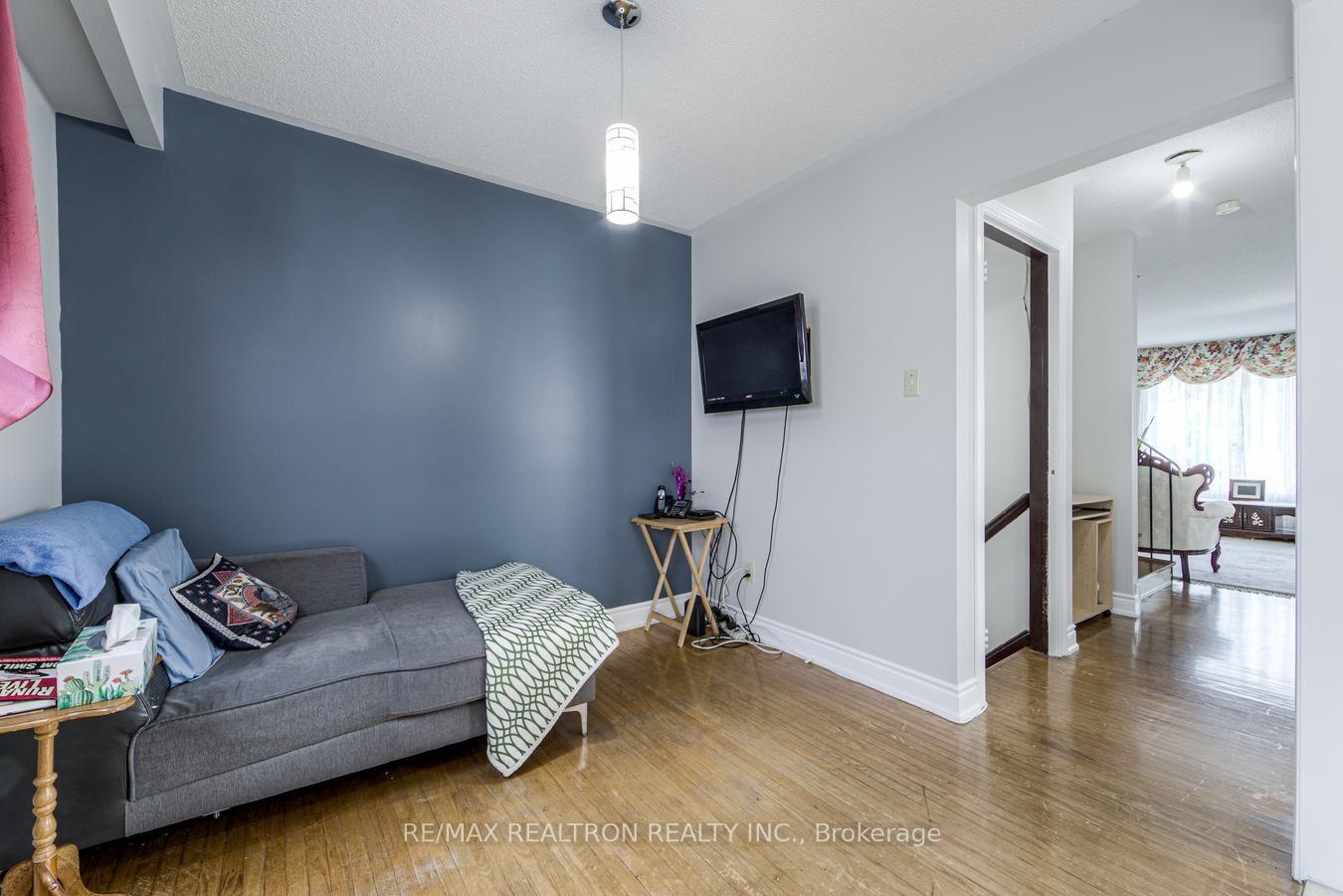 Photo 18 of 7384 Sills Road, Mississauga, Malton — HOMEH