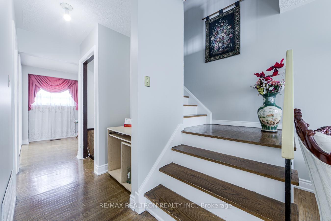 Photo 21 of 7384 Sills Road, Mississauga, Malton — HOMEH