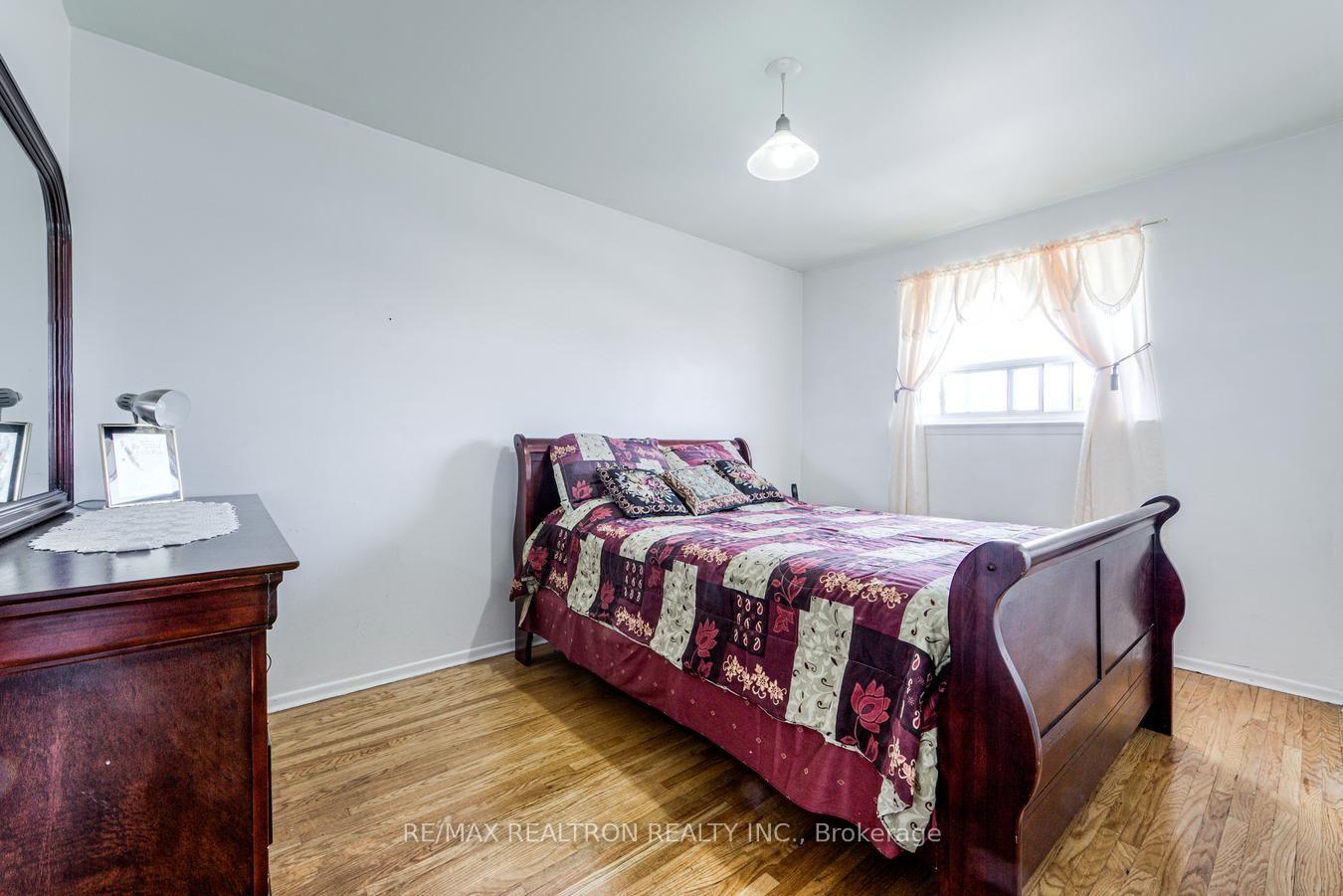 Photo 29 of 7384 Sills Road, Mississauga, Malton — HOMEH