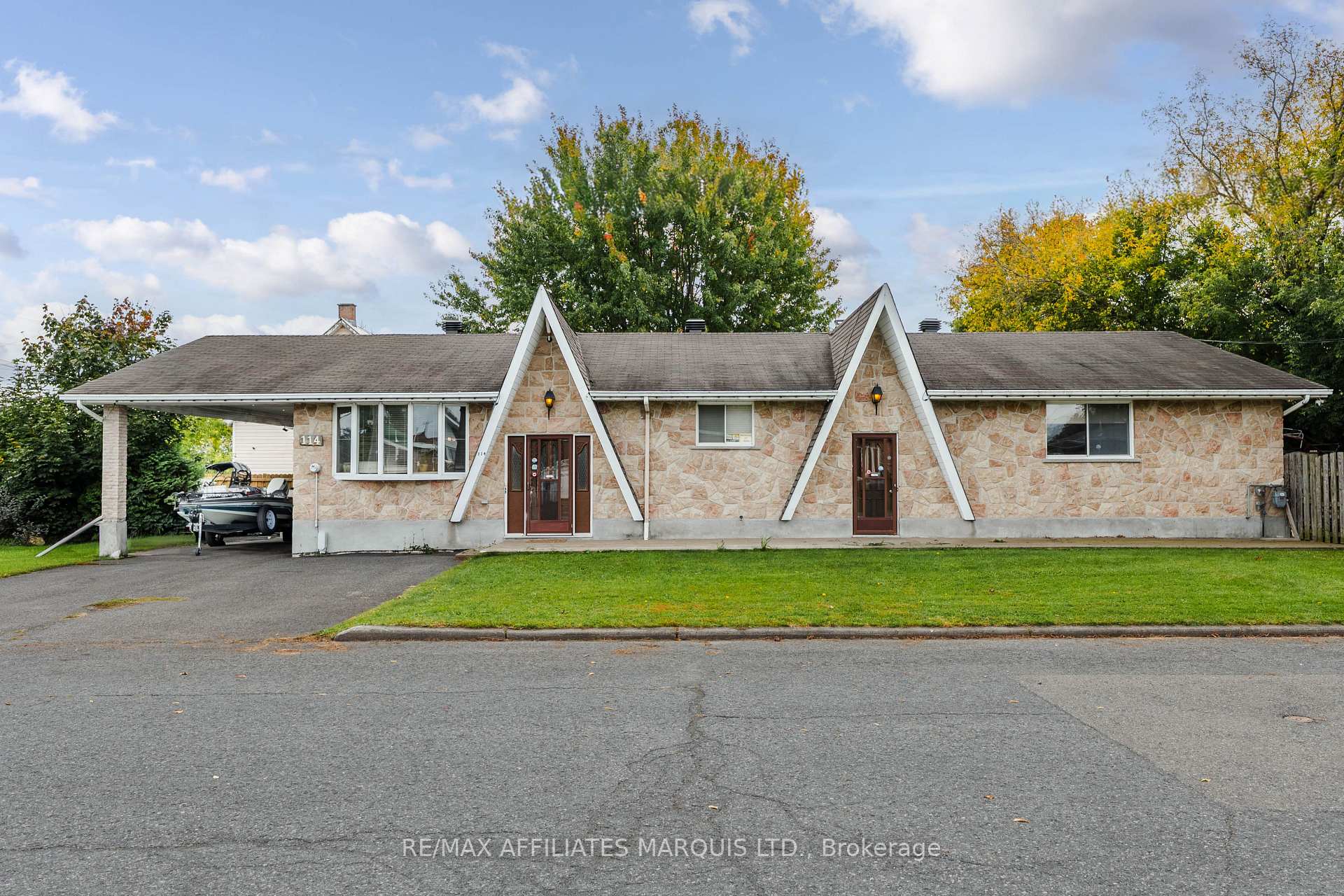 Photo of 114 St George Street W
