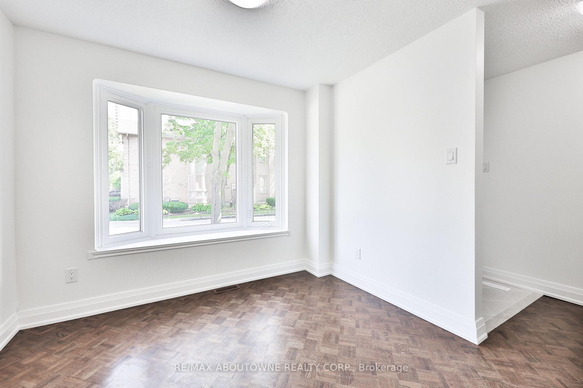 Photo 4 of Unit 2, 4635 Regents Terrace, Mississauga, Hurontario — HOMEH
