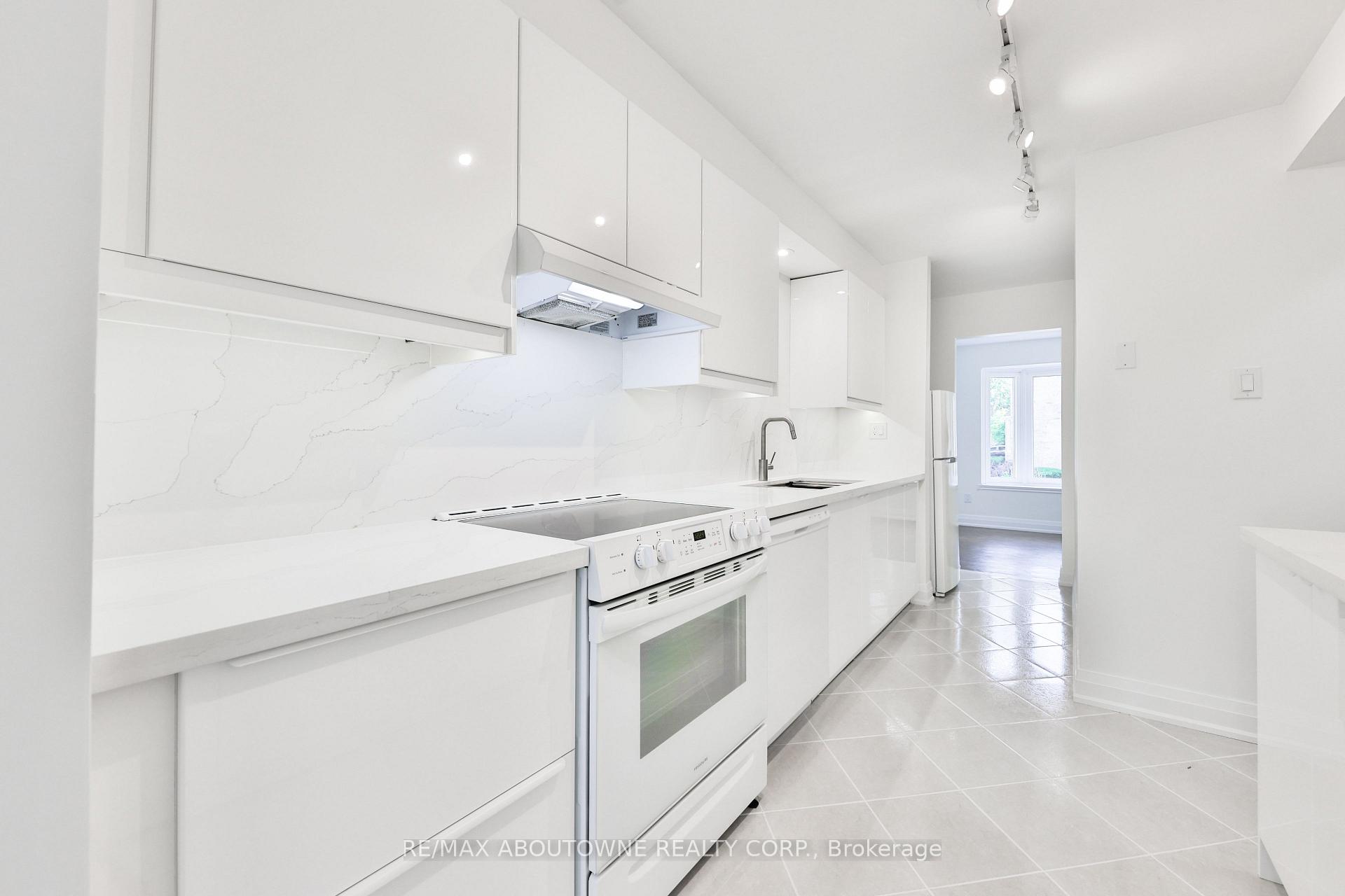 Photo 6 of Unit 2, 4635 Regents Terrace, Mississauga, Hurontario — HOMEH