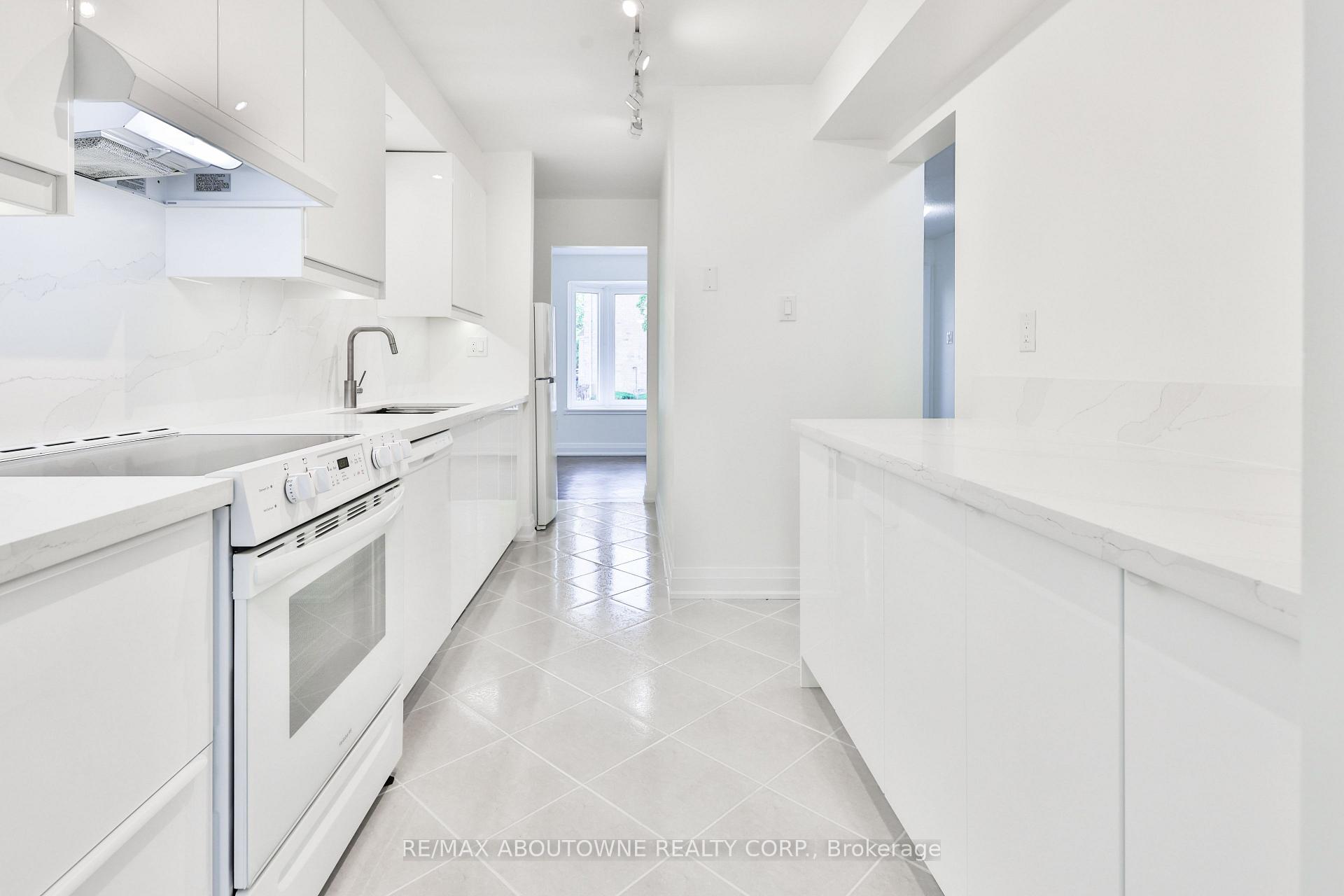 Photo 7 of Unit 2, 4635 Regents Terrace, Mississauga, Hurontario — HOMEH