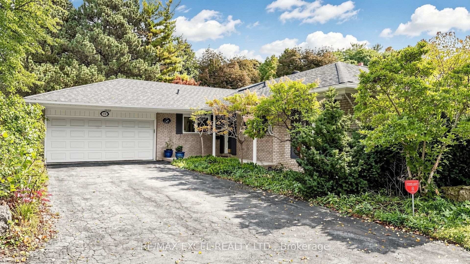 Photo 2 of 131 Burbank Drive, North York, Bayview Village — HOMEH